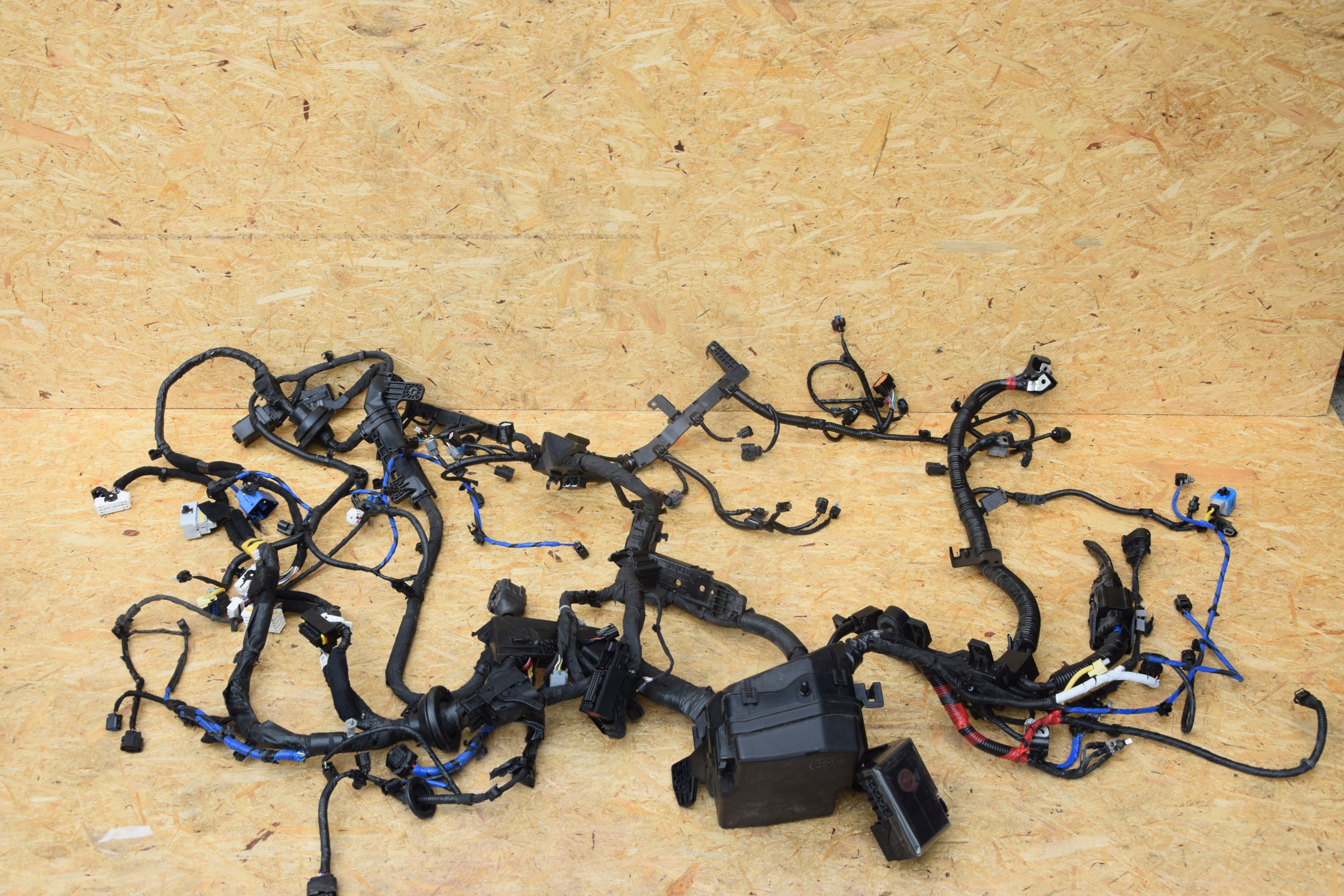 INSTALACJA WIĄZKA SILNIKA KOMORY SKRZYNKA SPORTAGE V 1.6 D NOWA 91441-R2591