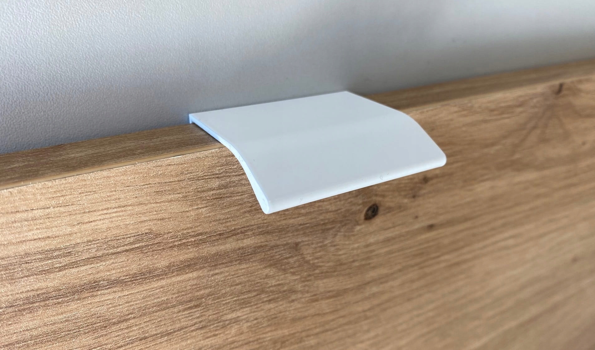 

Uchwyt meblowy krawędziowy Milano 50 mm biały mato