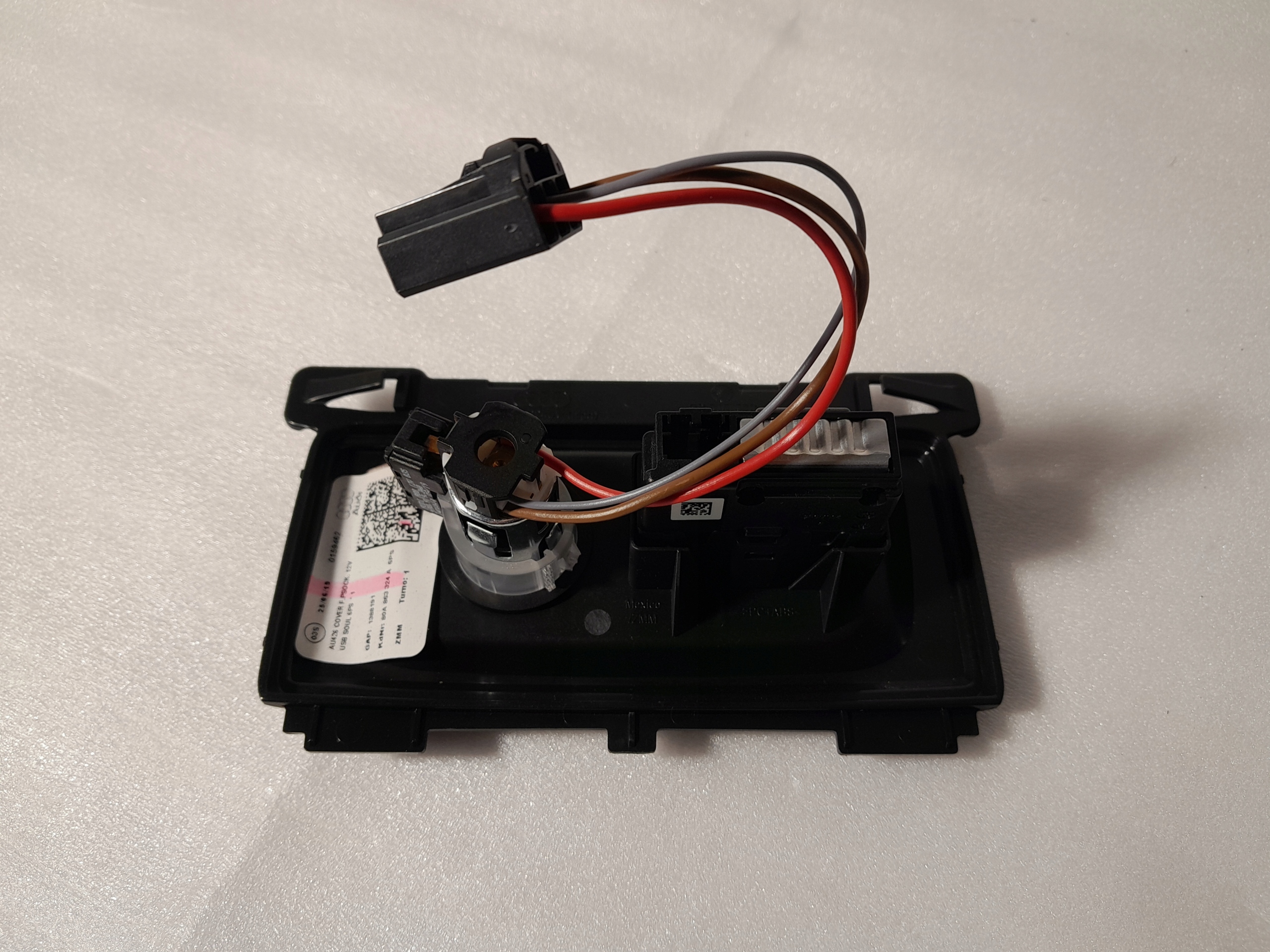 AUDI Q5 II 80A adapter PORT USB 5Q0035726L 80A863324A