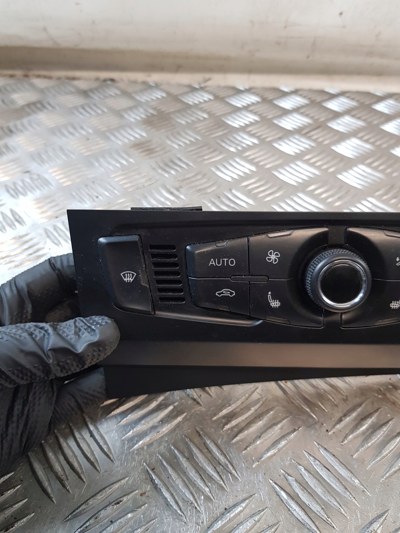 PANEL klími klimatizaci 8T1820043AA AUDI A4 B8 09R