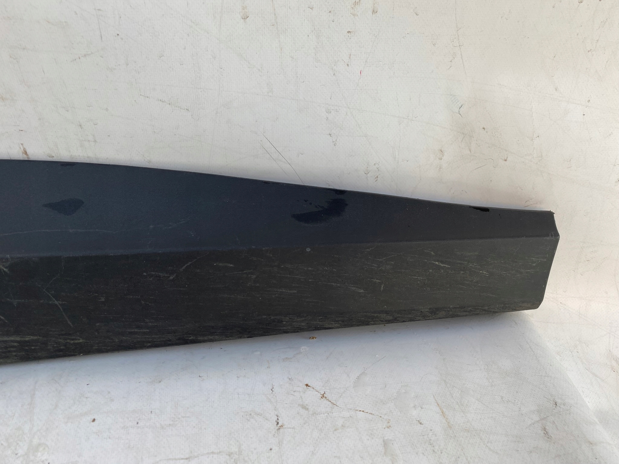 FORD MUSTANG MACH-E 21- moulding cap door right front LJ8B-R20848-ACW