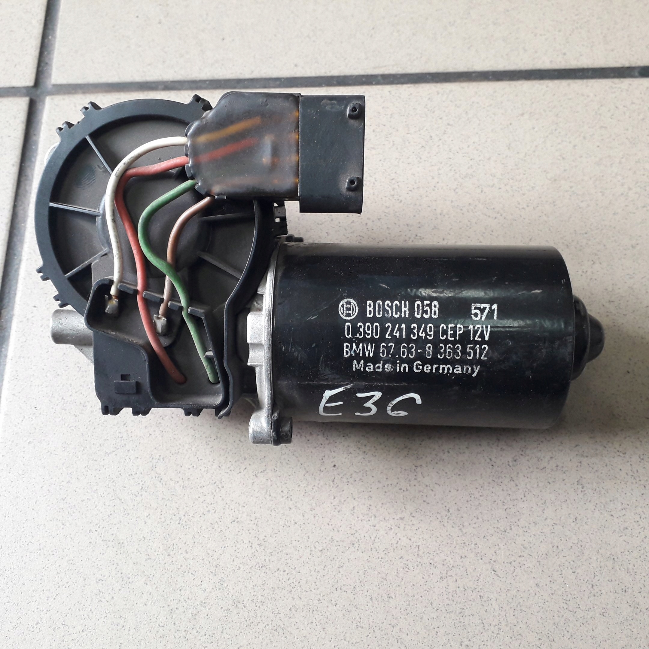 BMW 3 E36 90-98 SILNICZEK WYCIERACZEK PRZEDNICH