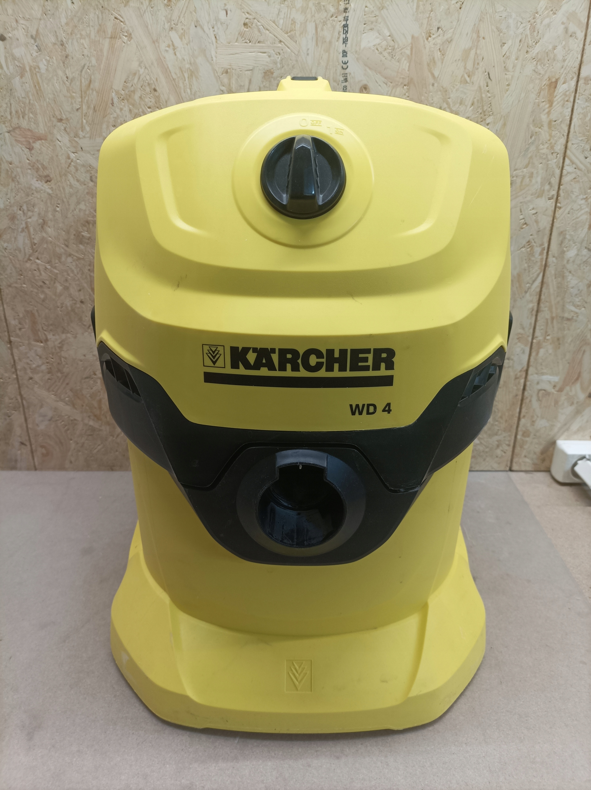 F26 Karcher WD 4 V-20/5/22 Odkurzacz przemysłowy 1000W Zasilanie sieciowe