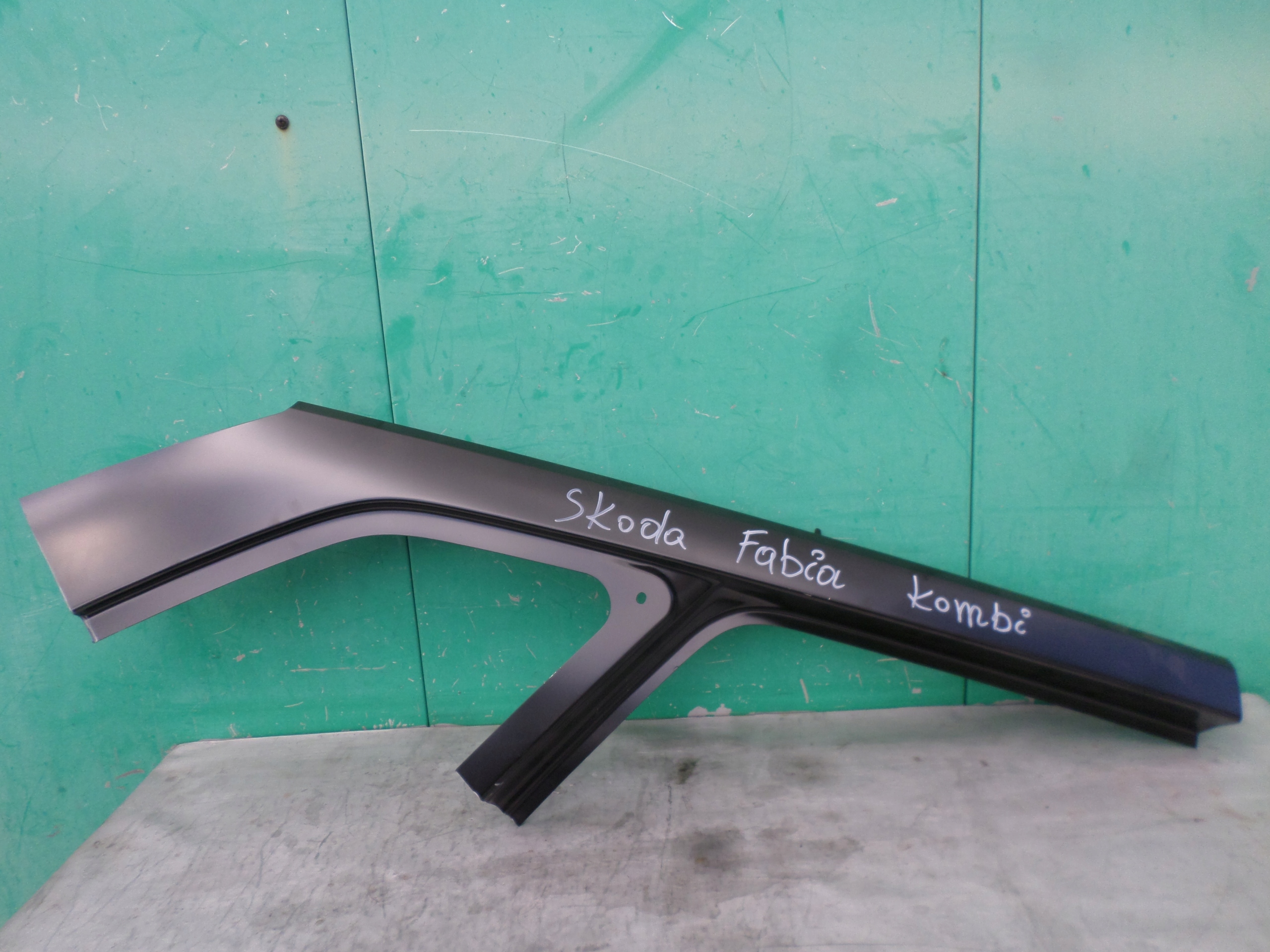 FABIA III УНІВЕРСАЛ ПРАВА СТІЙКА ПРАВЕ ПОКРИТТЯ