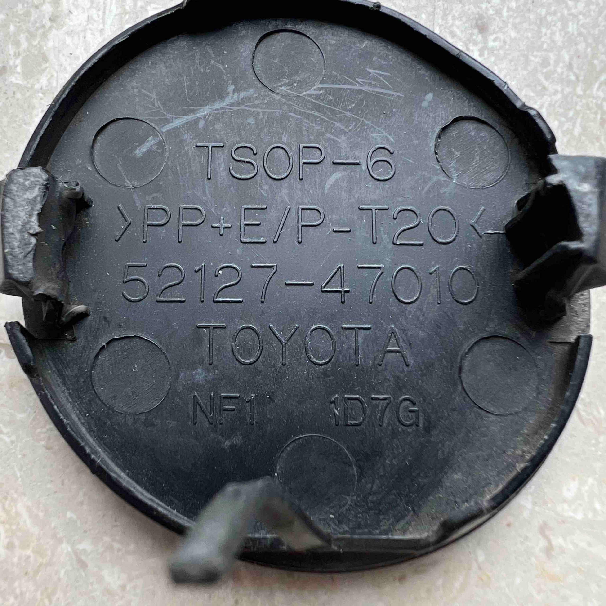 TOYOTA PRIUS II 03-09 towing hook cap bumper front 52127-47010