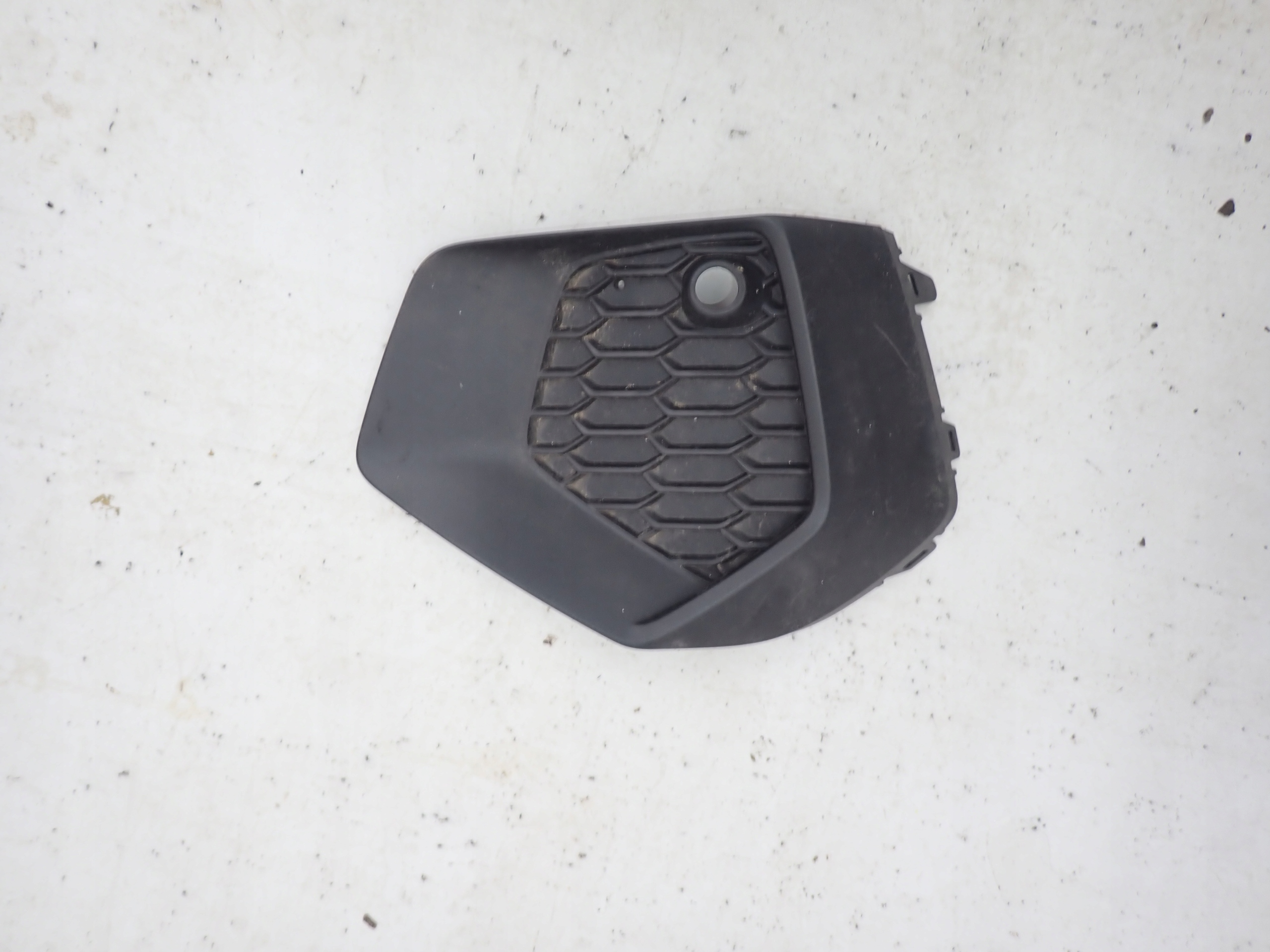 AUDI A3 8Y 20- grid of a bumper left front front 8Y0807681