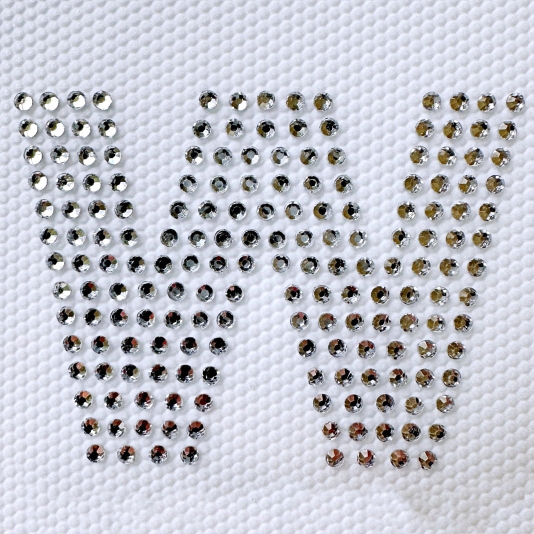 Naprasowanka na odzież z cyrkoniami - Litera srebrna 4 cm W