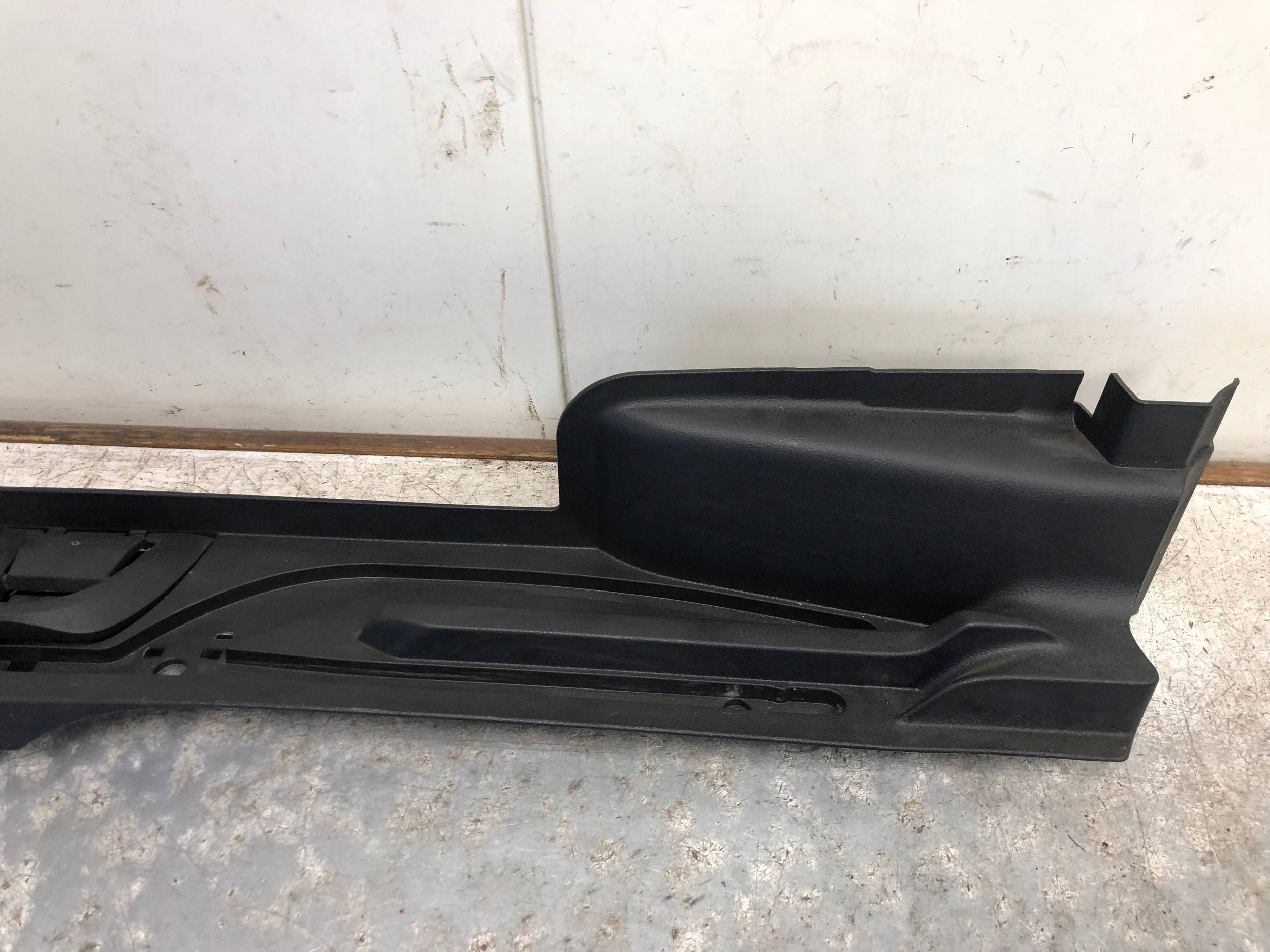 moulding boot right rear part VW PASSAT B8 KOMBI 3G9858832