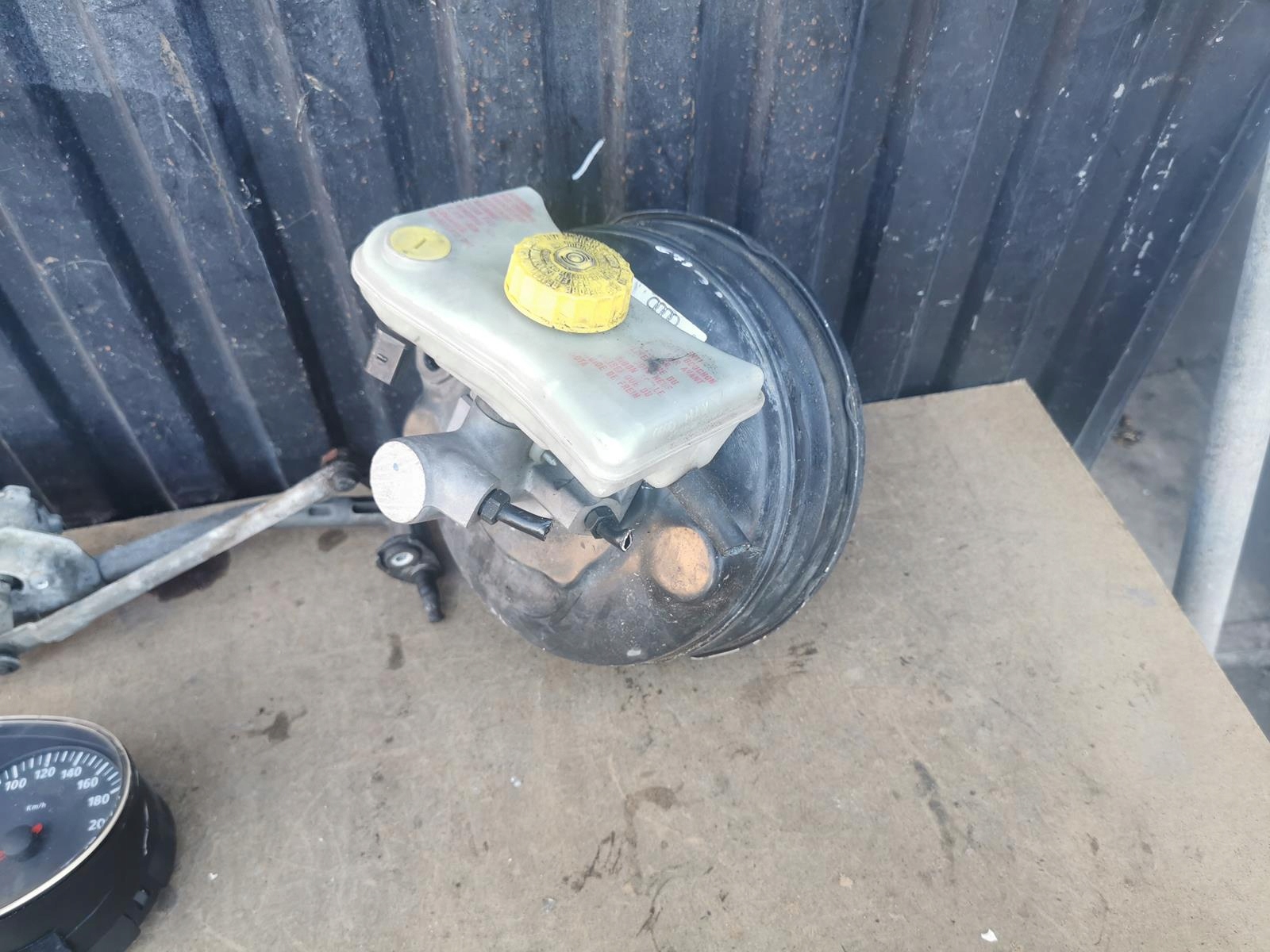 SERWO HAMULCOWE AUDI A4 B6 8E0612105H