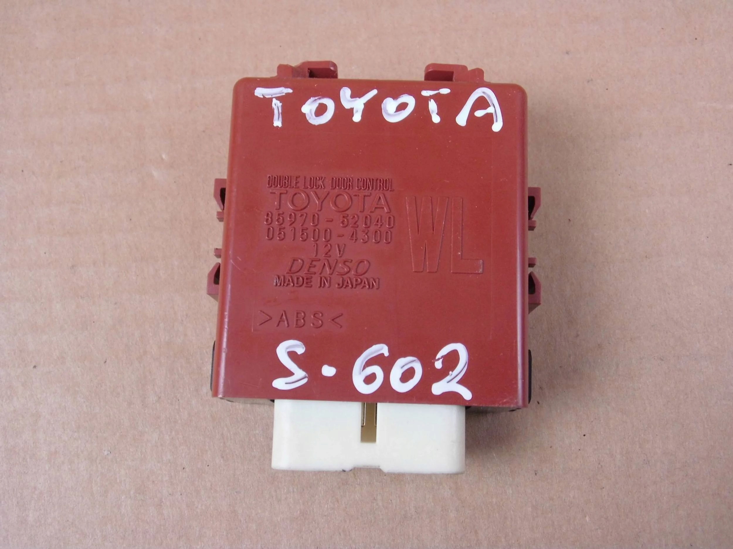 Toyota Yaris III module computer control unit relay 85970-52040