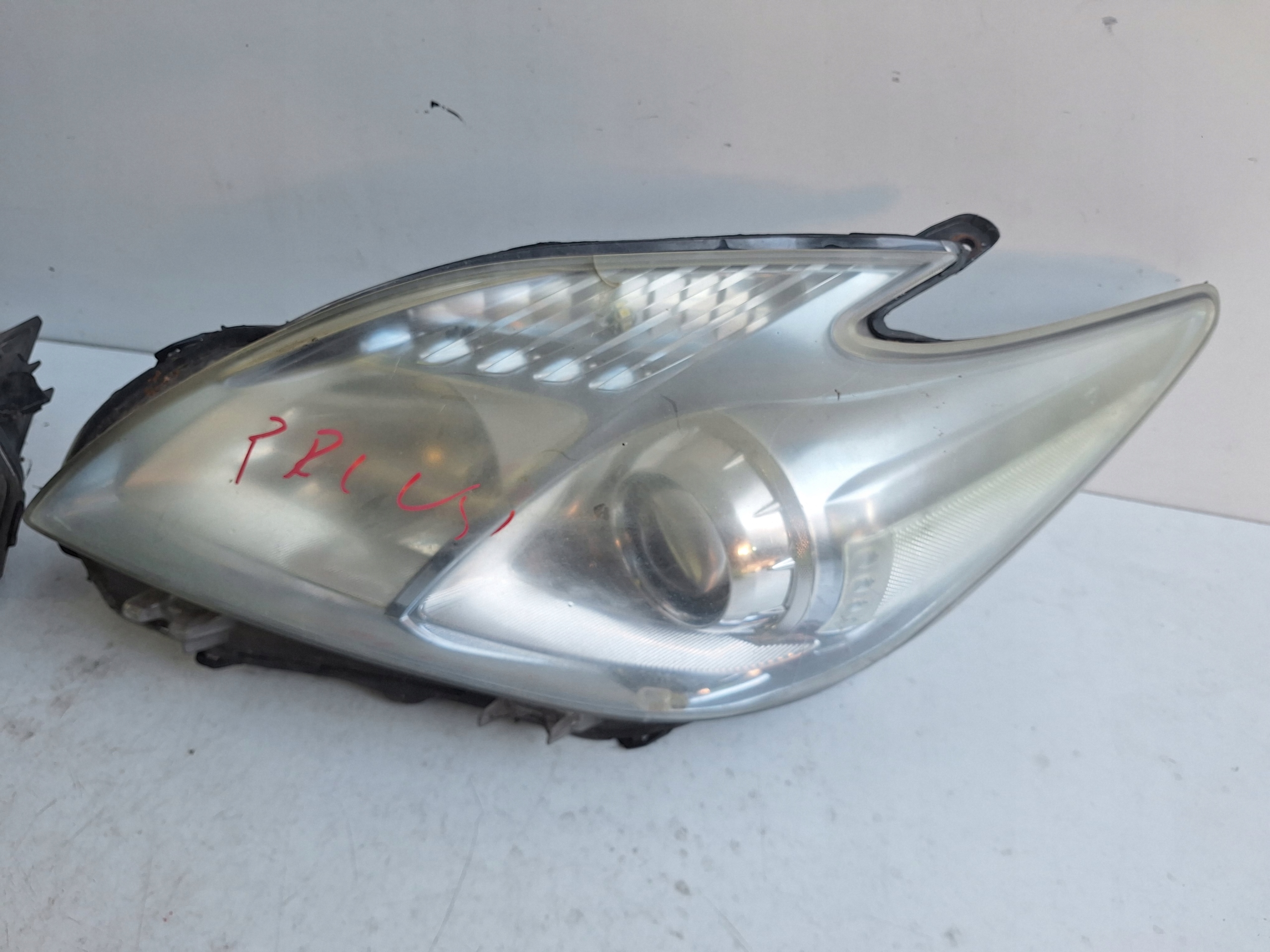 TOYOTA PRIUS III 09-12 light right UK