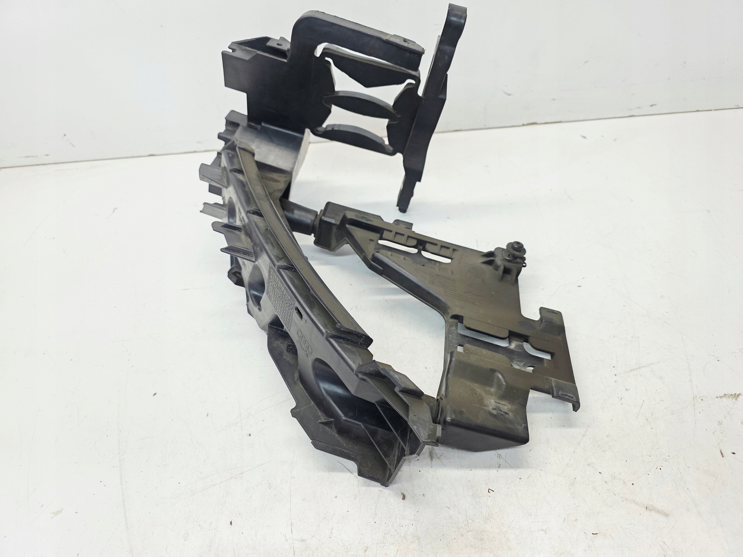 support holder REFLEKTORA left AUDI Q5 8R 8R0805607B