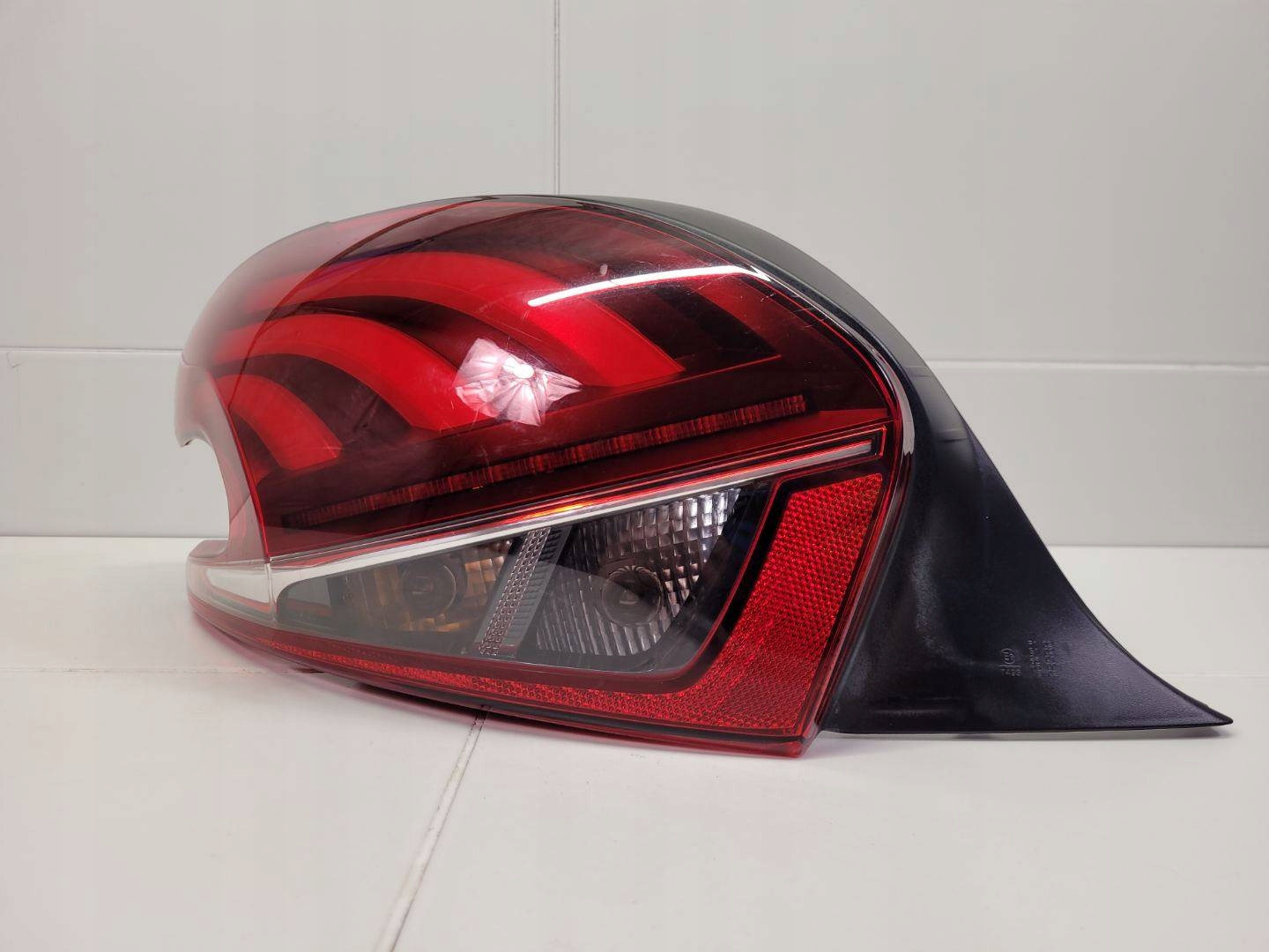 light rear left side Peugeot 208 2015 98103430800A