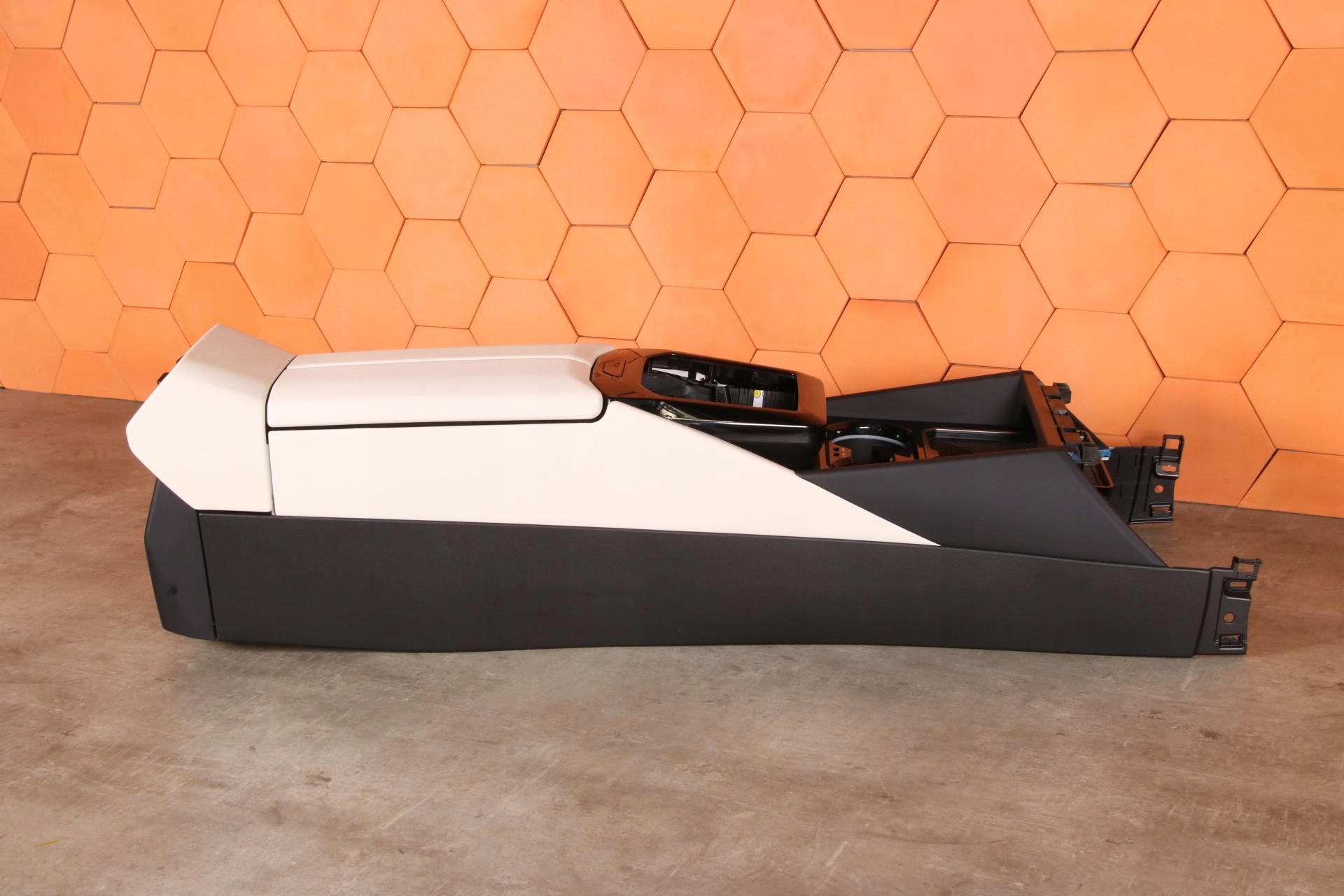BMW 5 G60 G61 TUNEL central armrest leather RAUCHWEISS
