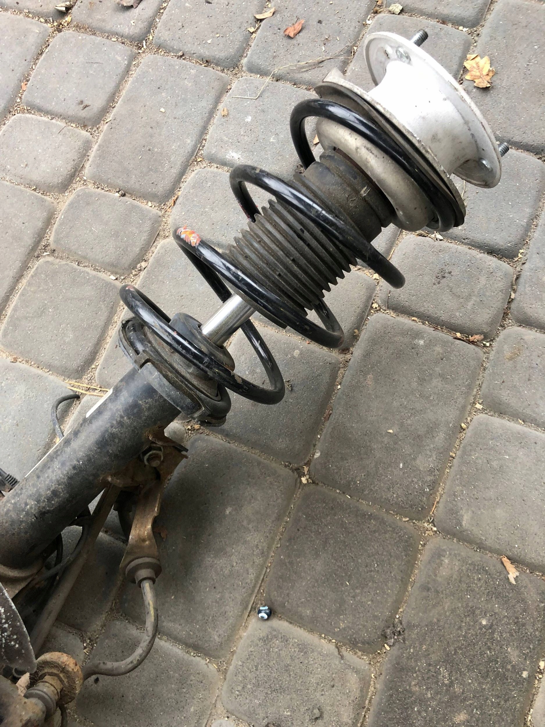 complete McPherson swing left front BMW E87 1.6B 6764443 310982