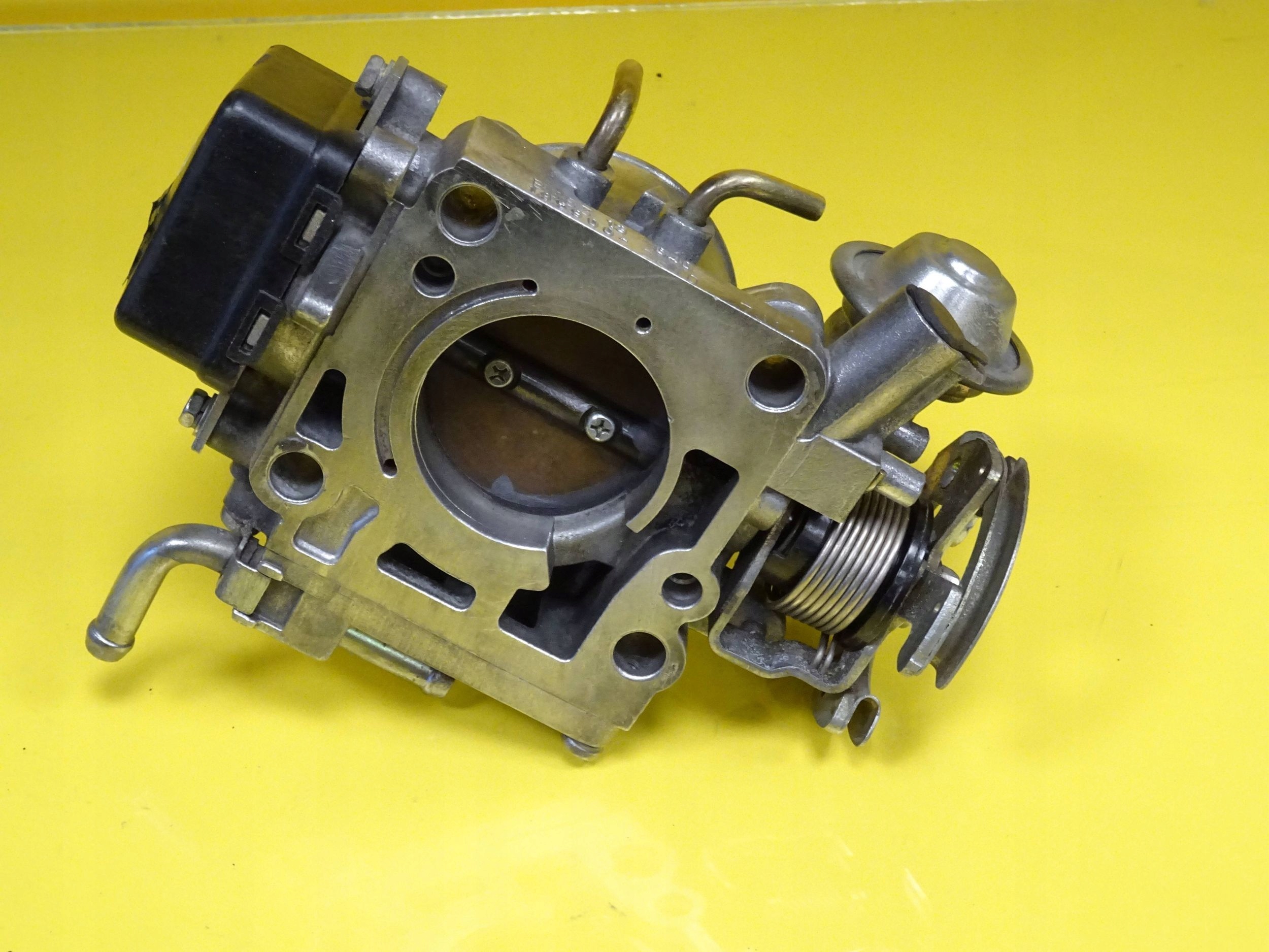 ДРОССЕЛЬНАЯ ЗАСЛОНКА mazda 323 1959002610 NR178