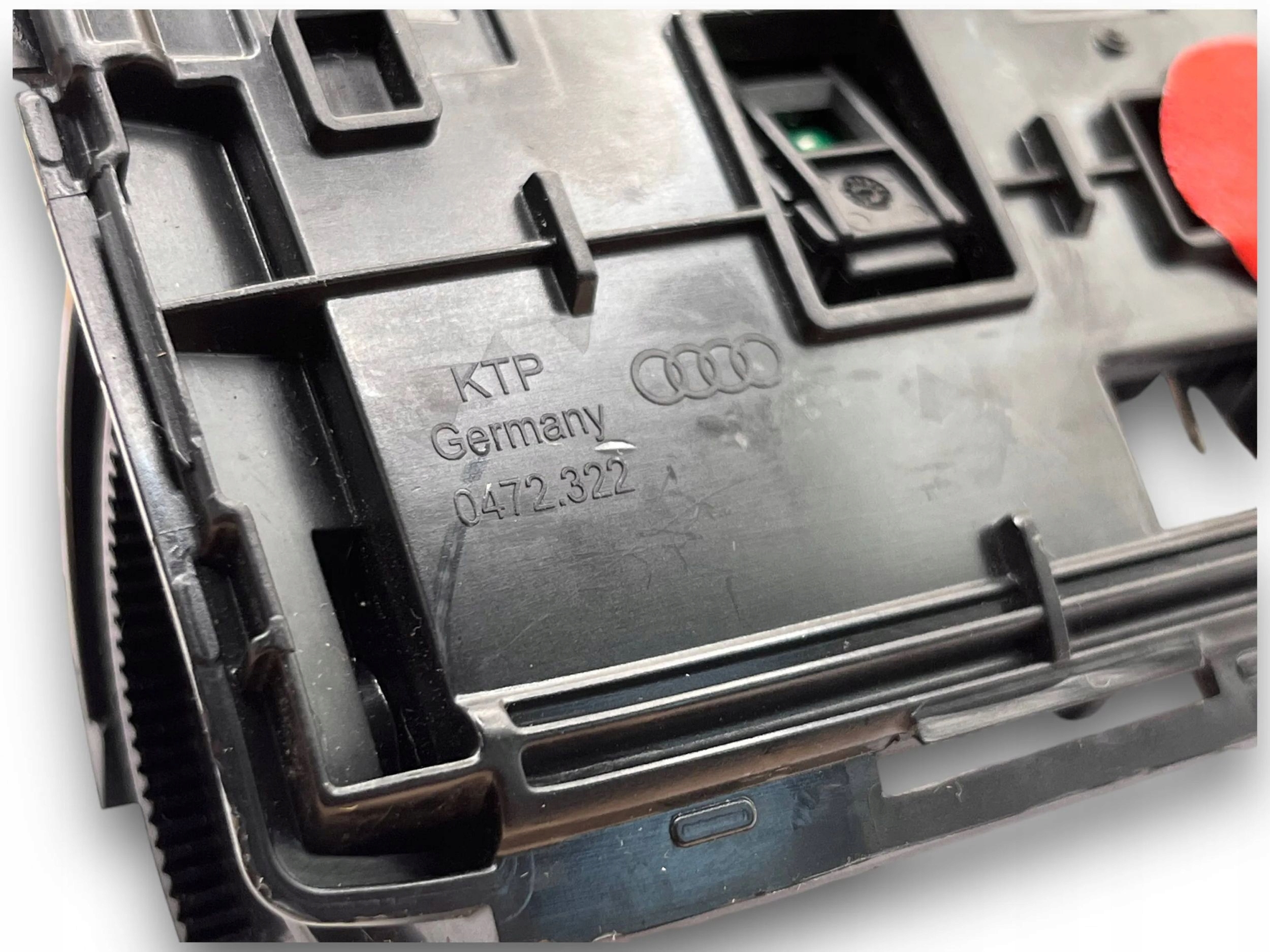 Audi A8 S8 D5 GNIAZDA ZAPALNICZKI 0472.322 $J