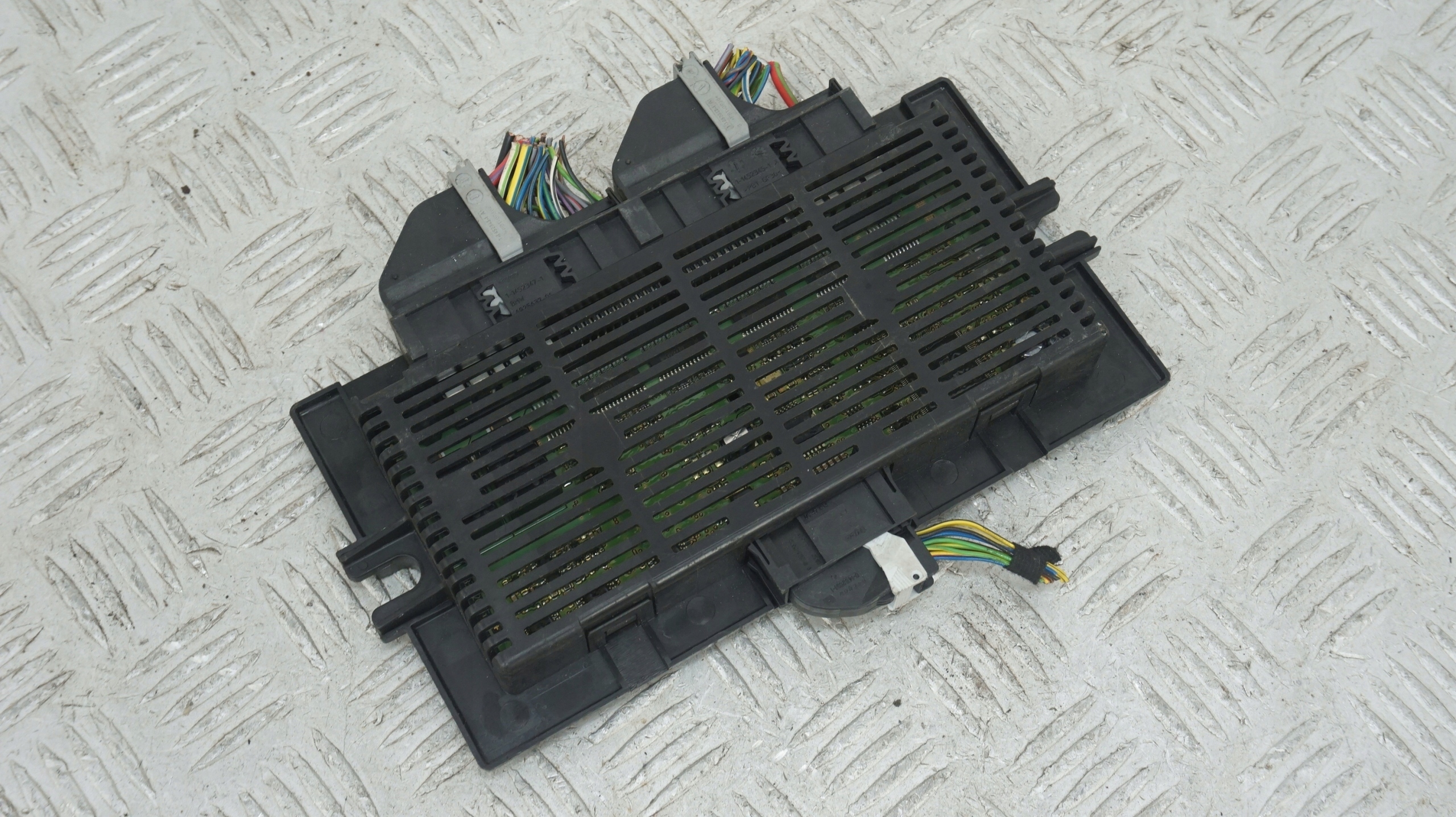 BMW E87 MODUŁ STEROWNIK ŚWIATEŁ 9128182 Typ samochodu Samochody osobowe