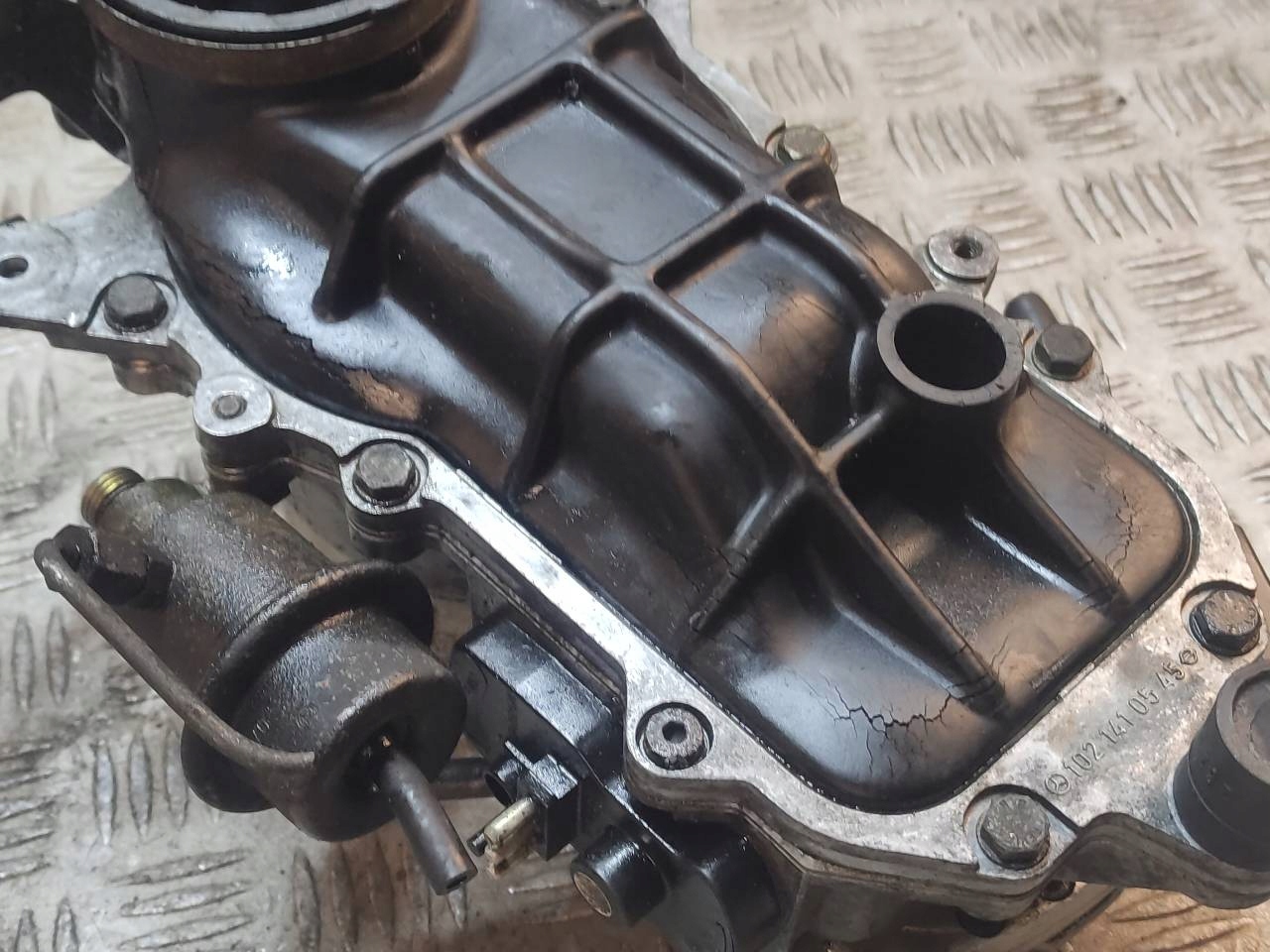 GAZNIK MONOWTRYSK ROZDZIELACZ MERCEDES W201 2 0 16 Part manufacturer Bosch