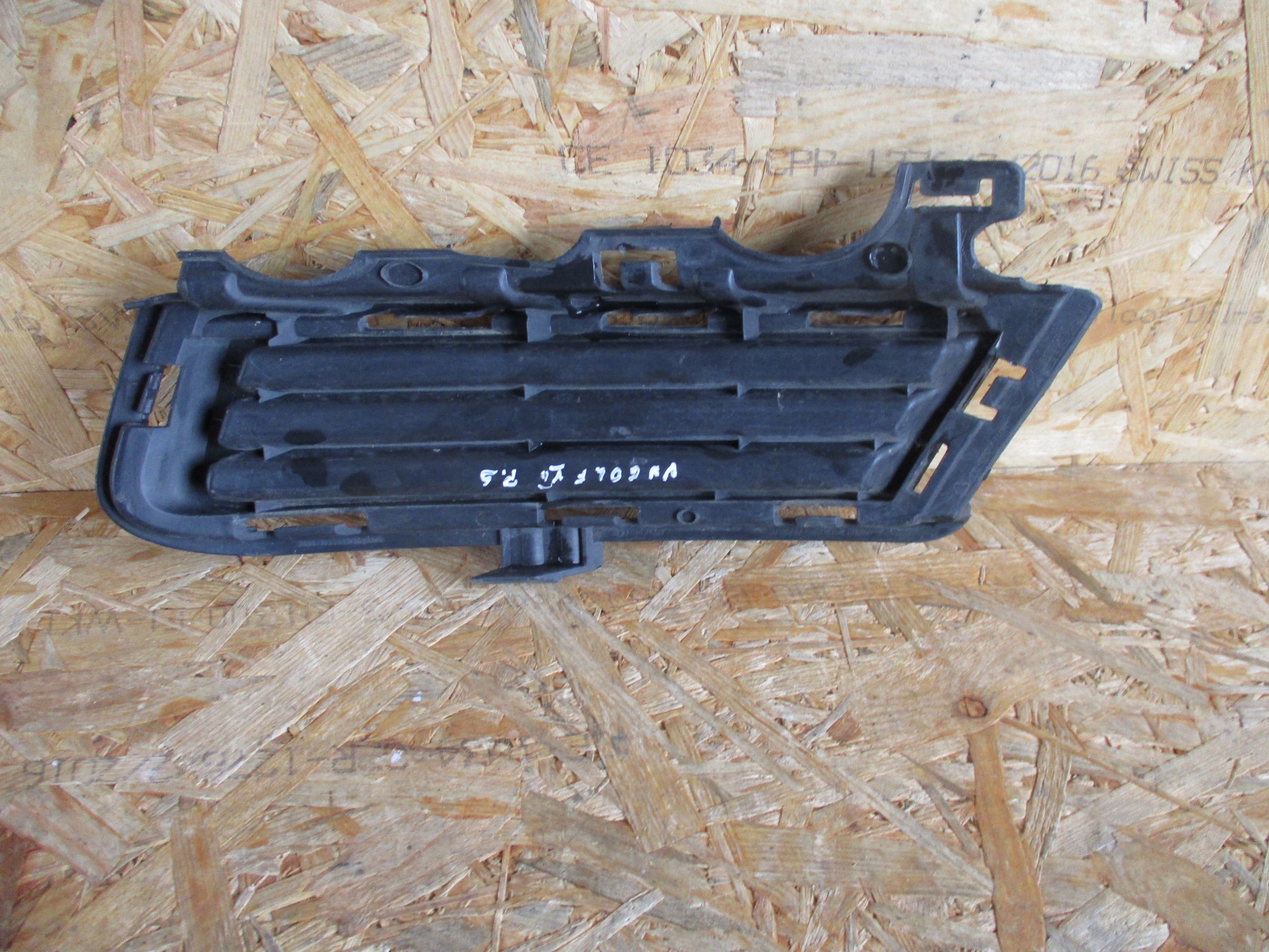 grid right front VW GOLF VII 5G0853212D