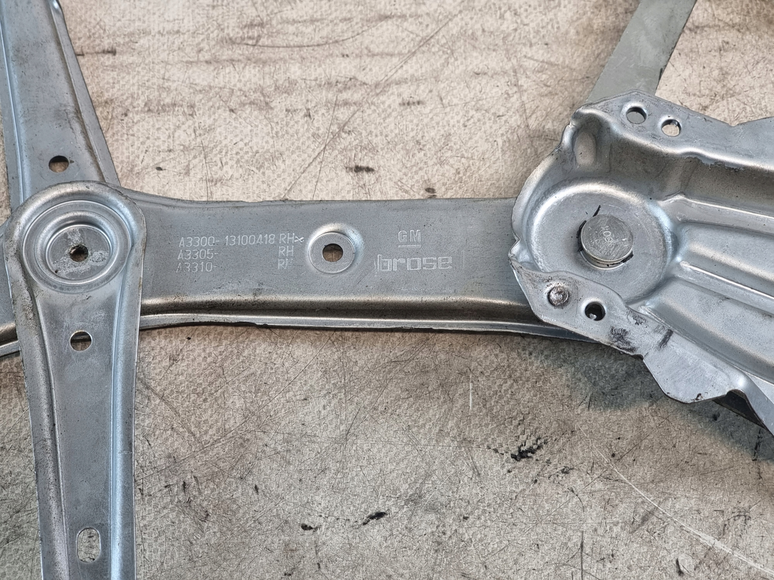 window regulator right front OE 13100418 OPEL ASTRA H III HB 5D