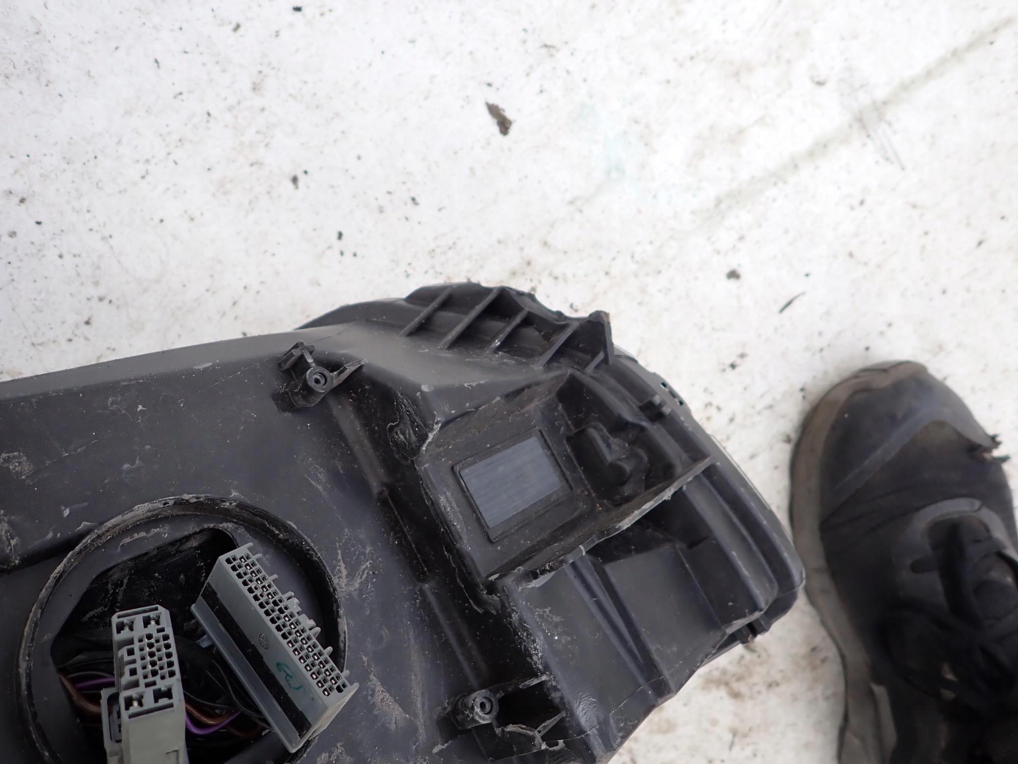 VOLVO XC40 17-22 light front front right
