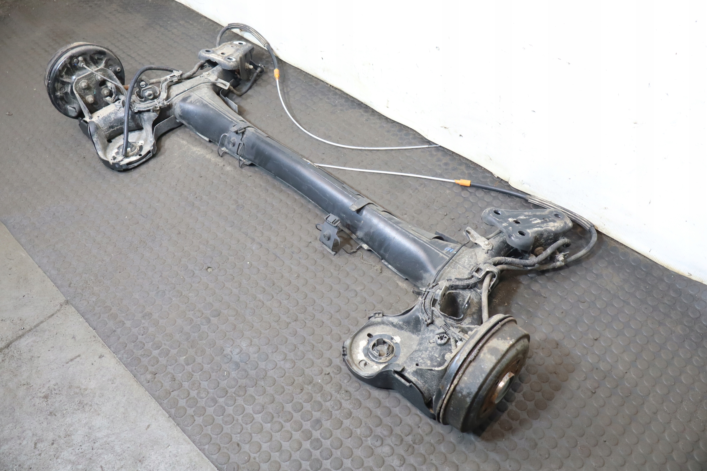 BELKA ZAWIESZENIA TYLNA PEUGEOT 208 II Wersja Europejska