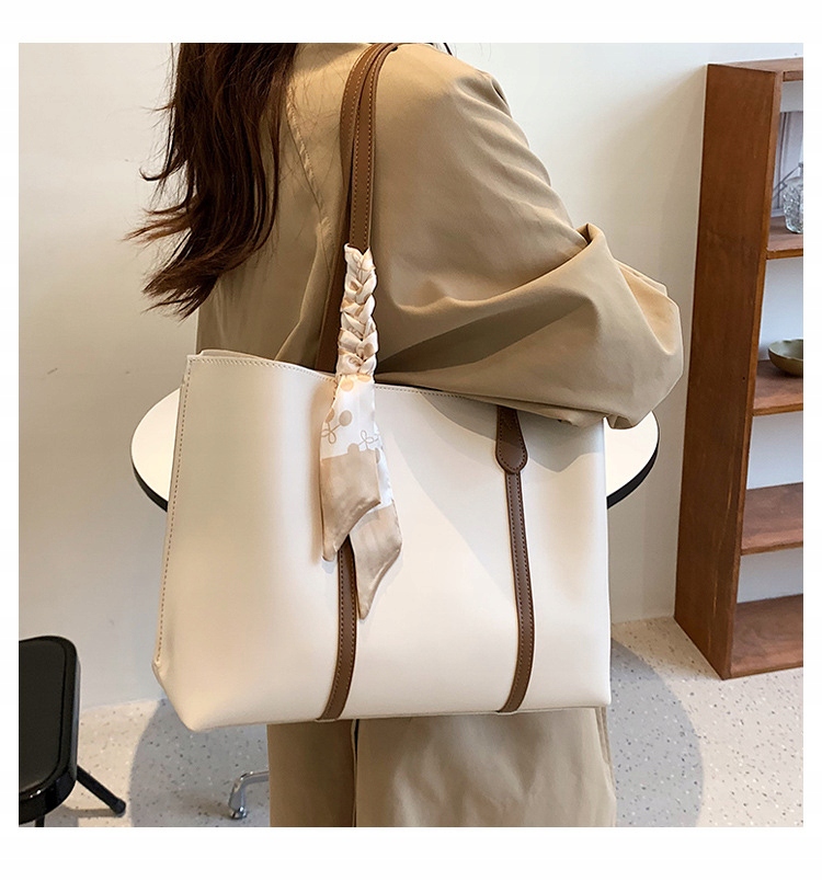 DUŻE TOREBKI DAMSKIE TORBA NA RAMIĘ Materiał dominujący skóra ekologiczna