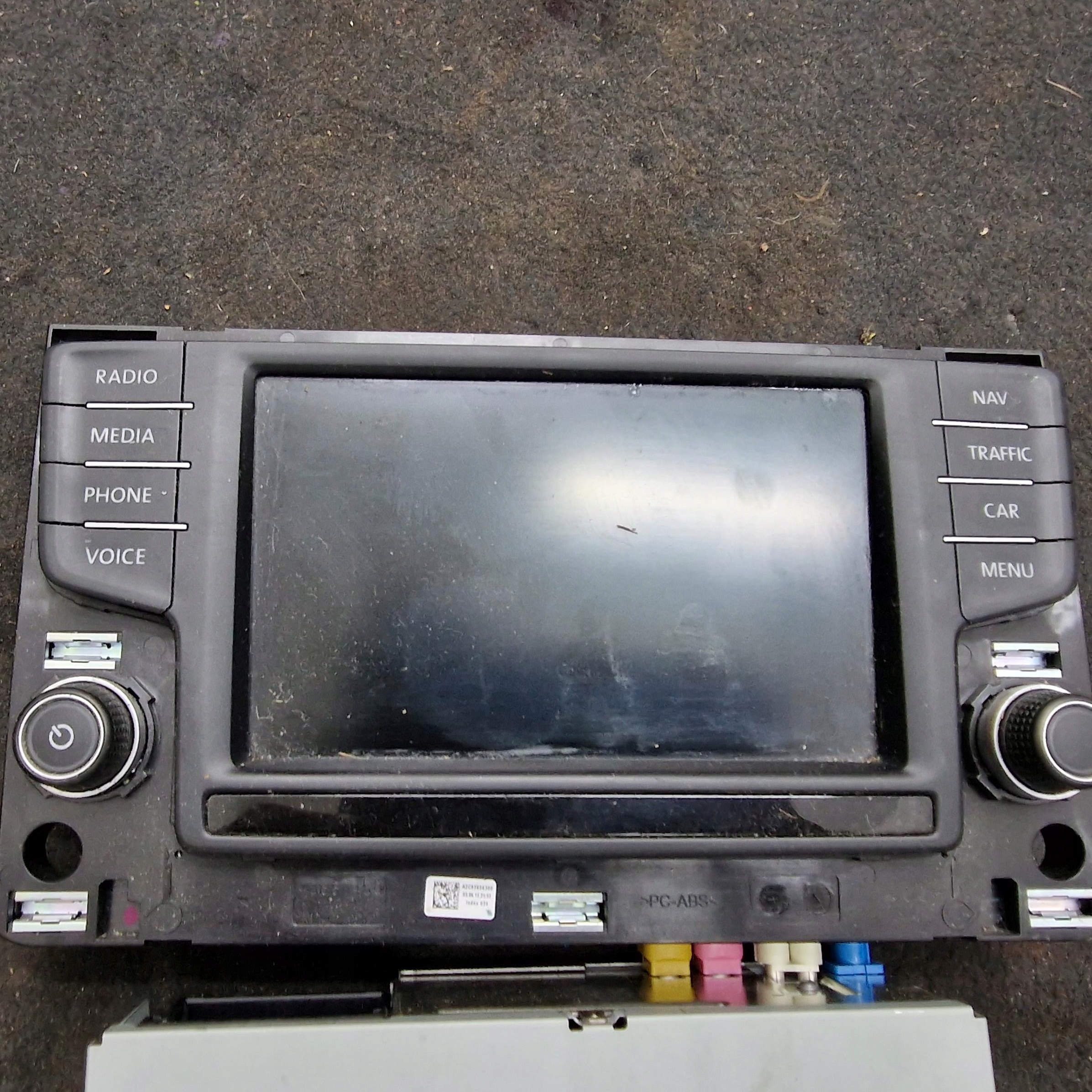 3Q0919605D - Экран дисплея PASSAT B8 3G0919605D