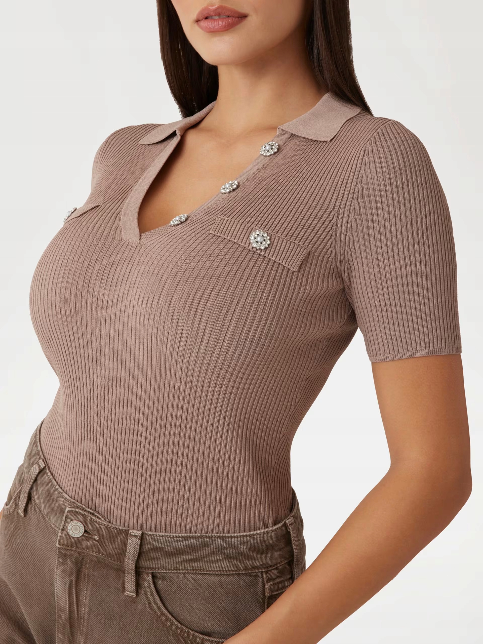 Guess Přiléhavá Béžová Halenka S Ozdobnými Knoflíky