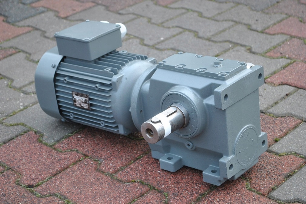 Motoreduktor kątowy 2.2kw. 21obr./min. Vem