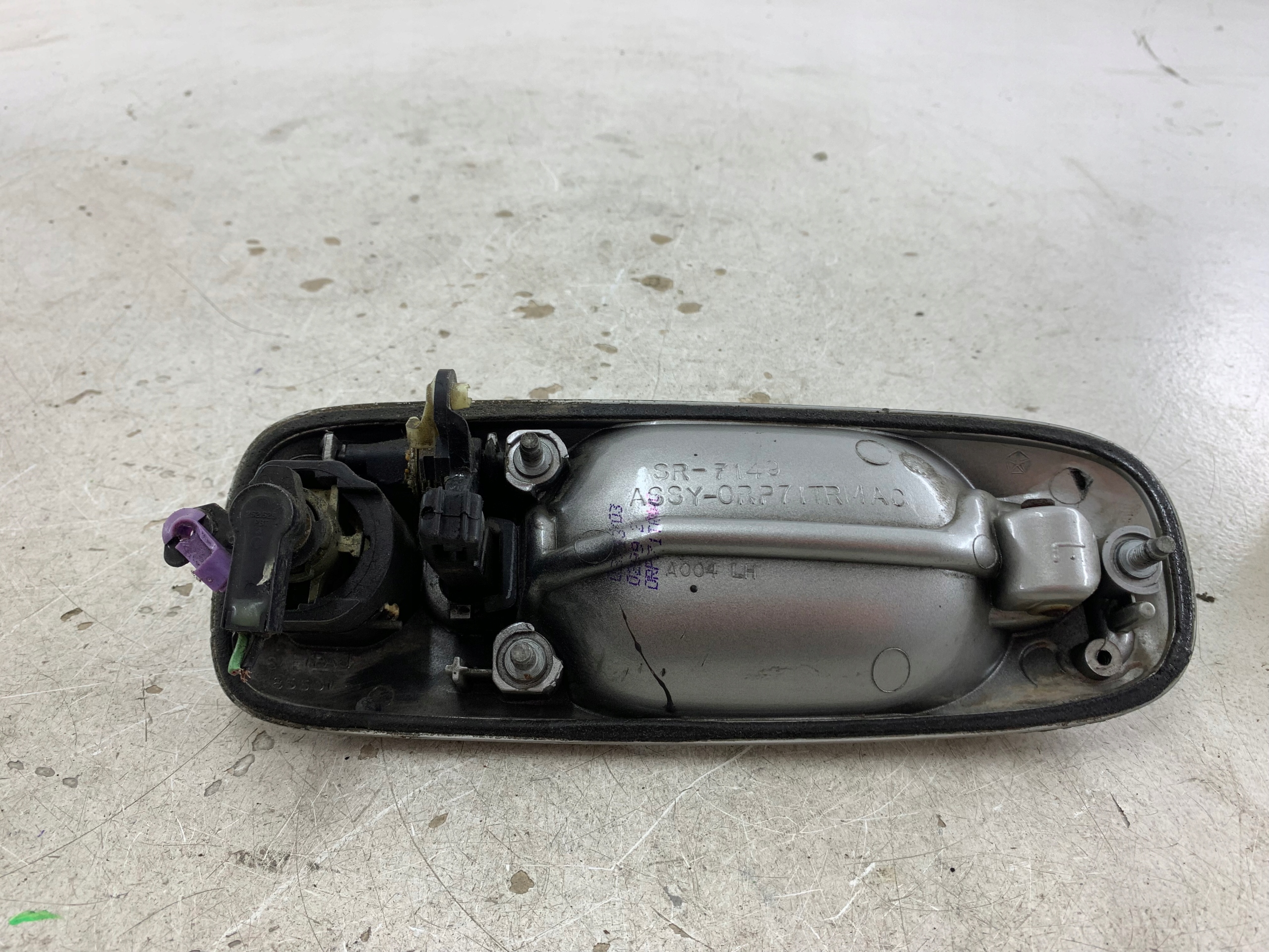 CHRYSLER VOYAGER IV handle exterior left front SREBRNA