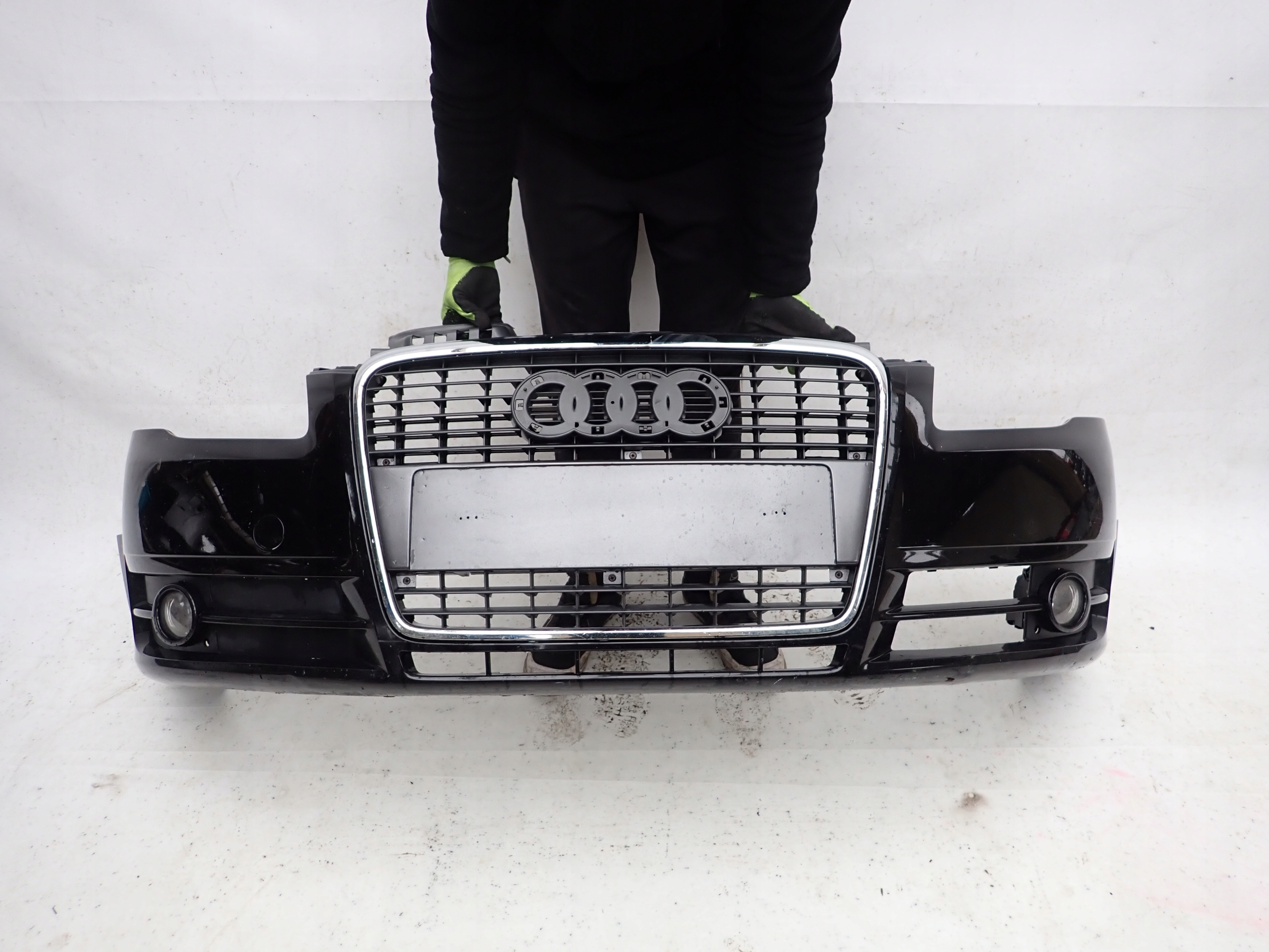 AUDI A4 B7 04-08 nárazník předek přední