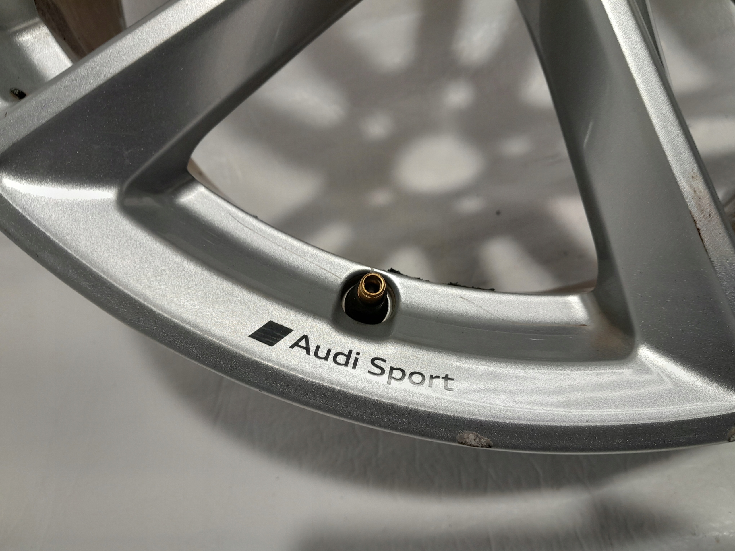 AUDI A4 B9 A5 8W A6 disk ALU 18'' CALI ORG. 8W0601025HK