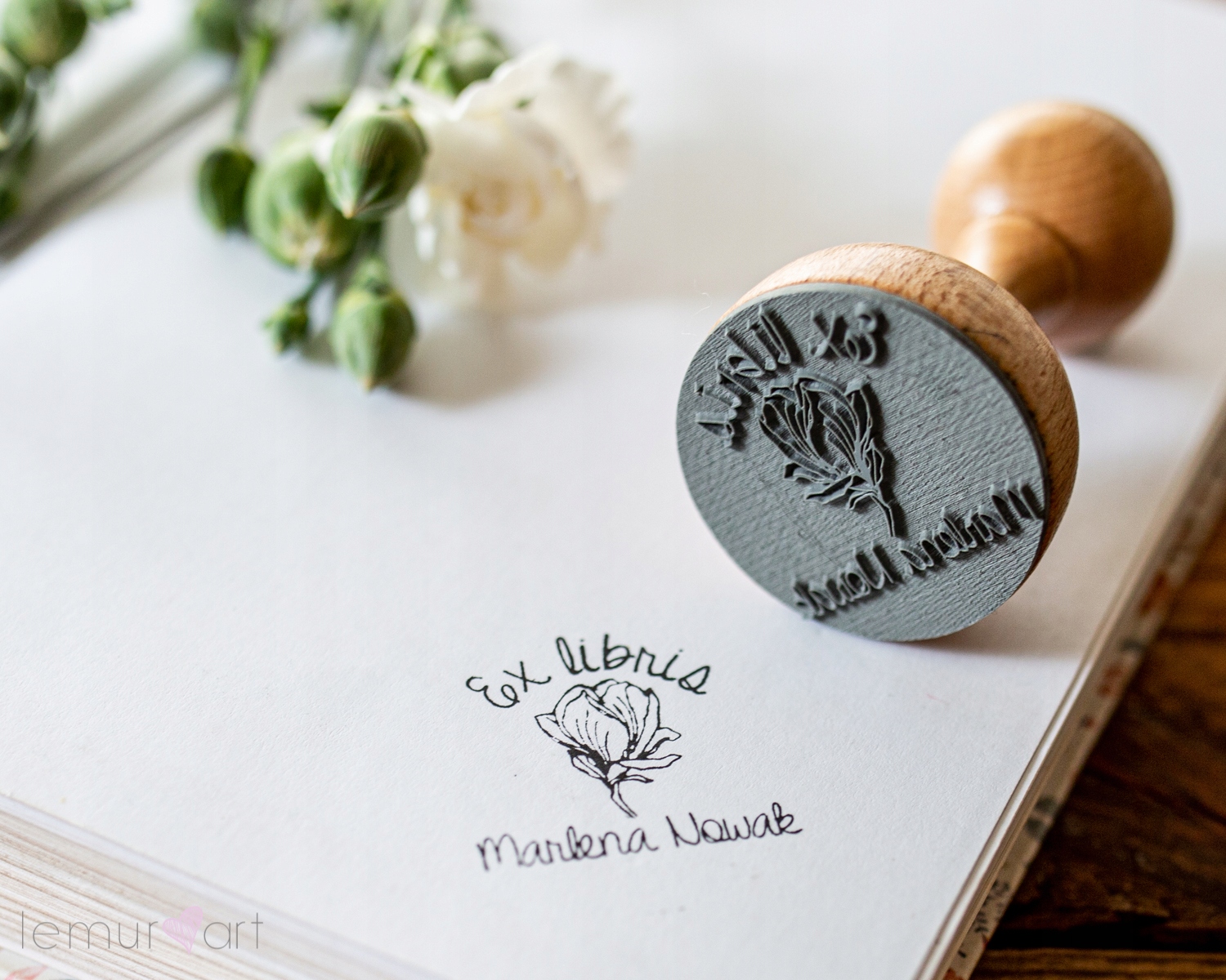 Stempel drewniany stempelek personalizowany EX LIBRIS 4cm różne wzory Liczba wersów 1-2 wersy 3-4 wersy