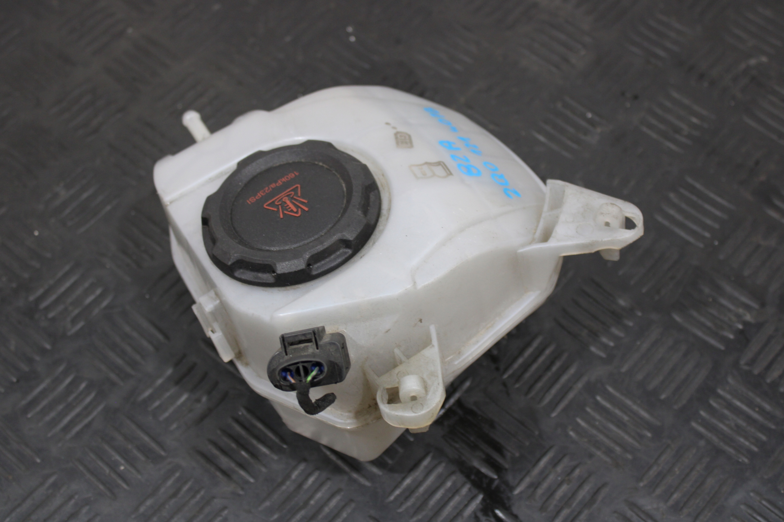ekspanziona posuda 2Q0121407B AUDI A1 II 82A