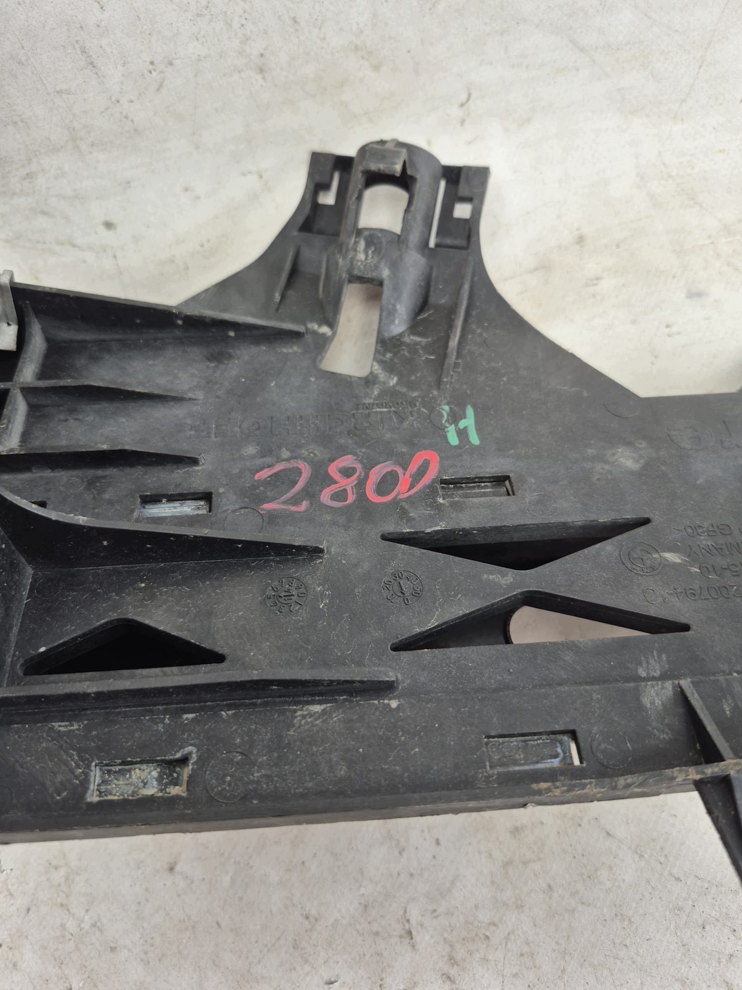 BMW 5 F10 F11 10-17 console holder bracket lights right front