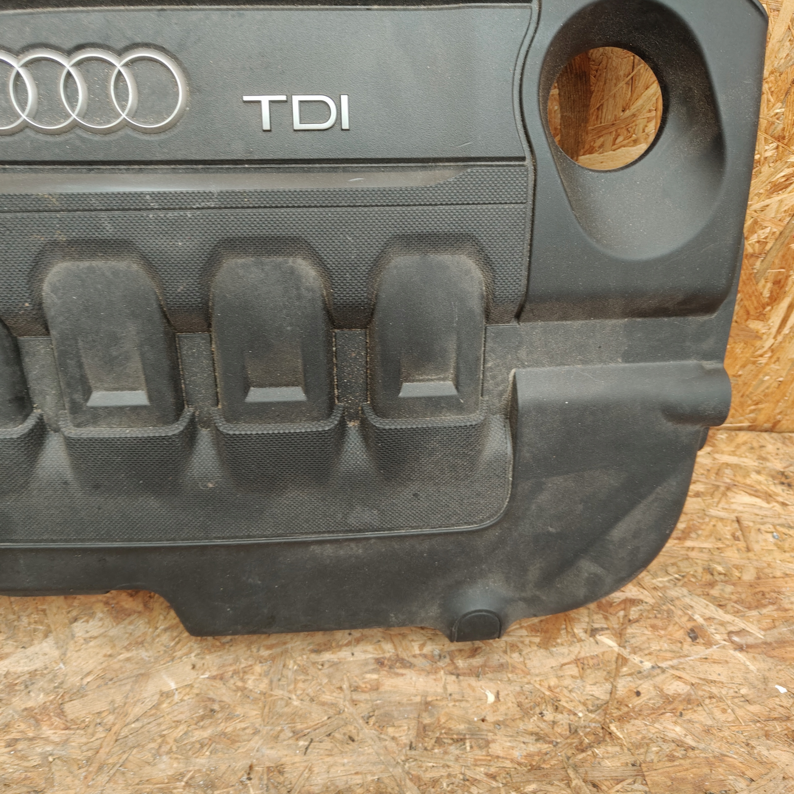 fedél motorfedél AUDI A3 8V 04l103925R