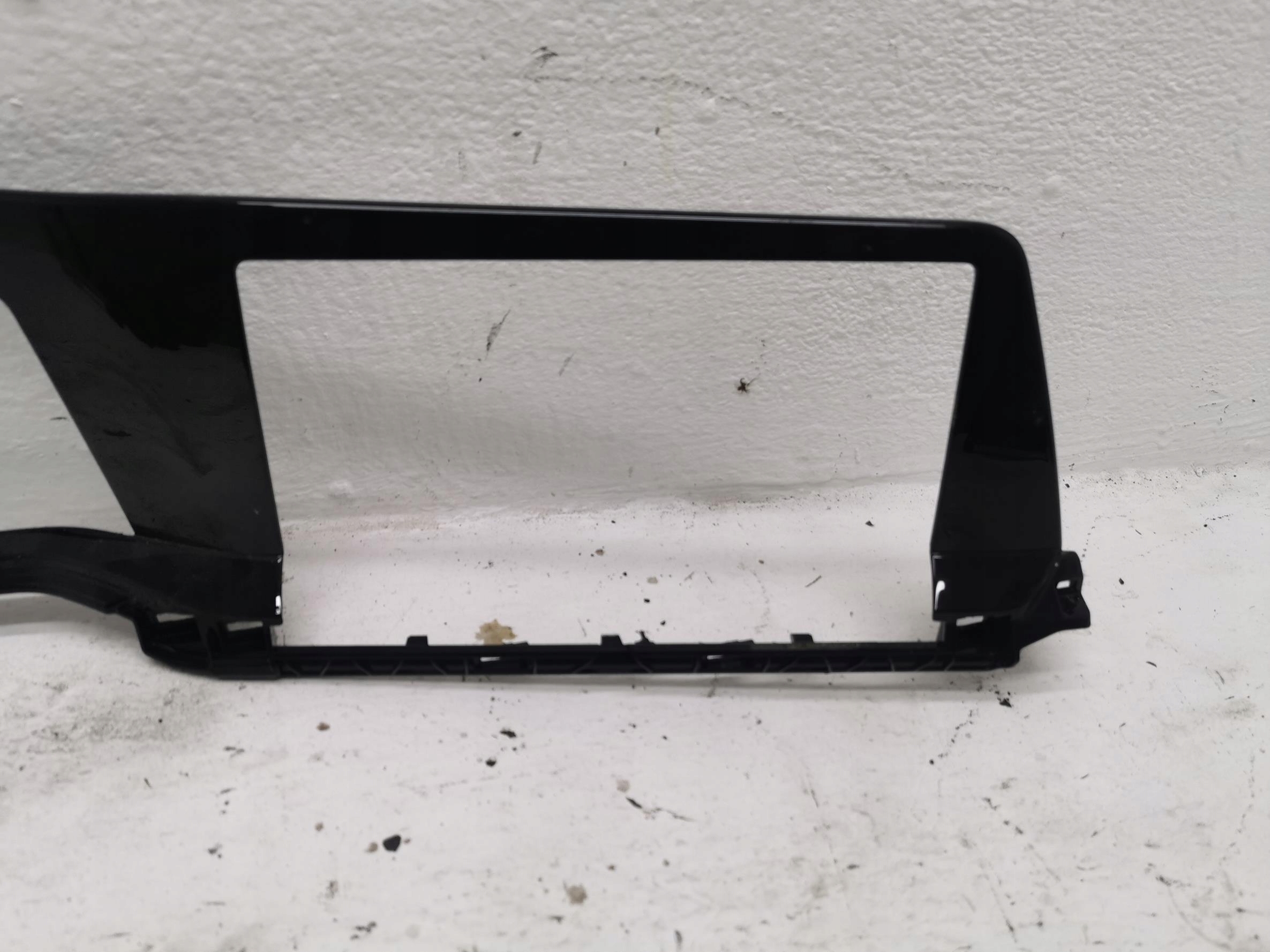 console frame of the dashboard VW GOLF VIII 5H1857211C 20-24