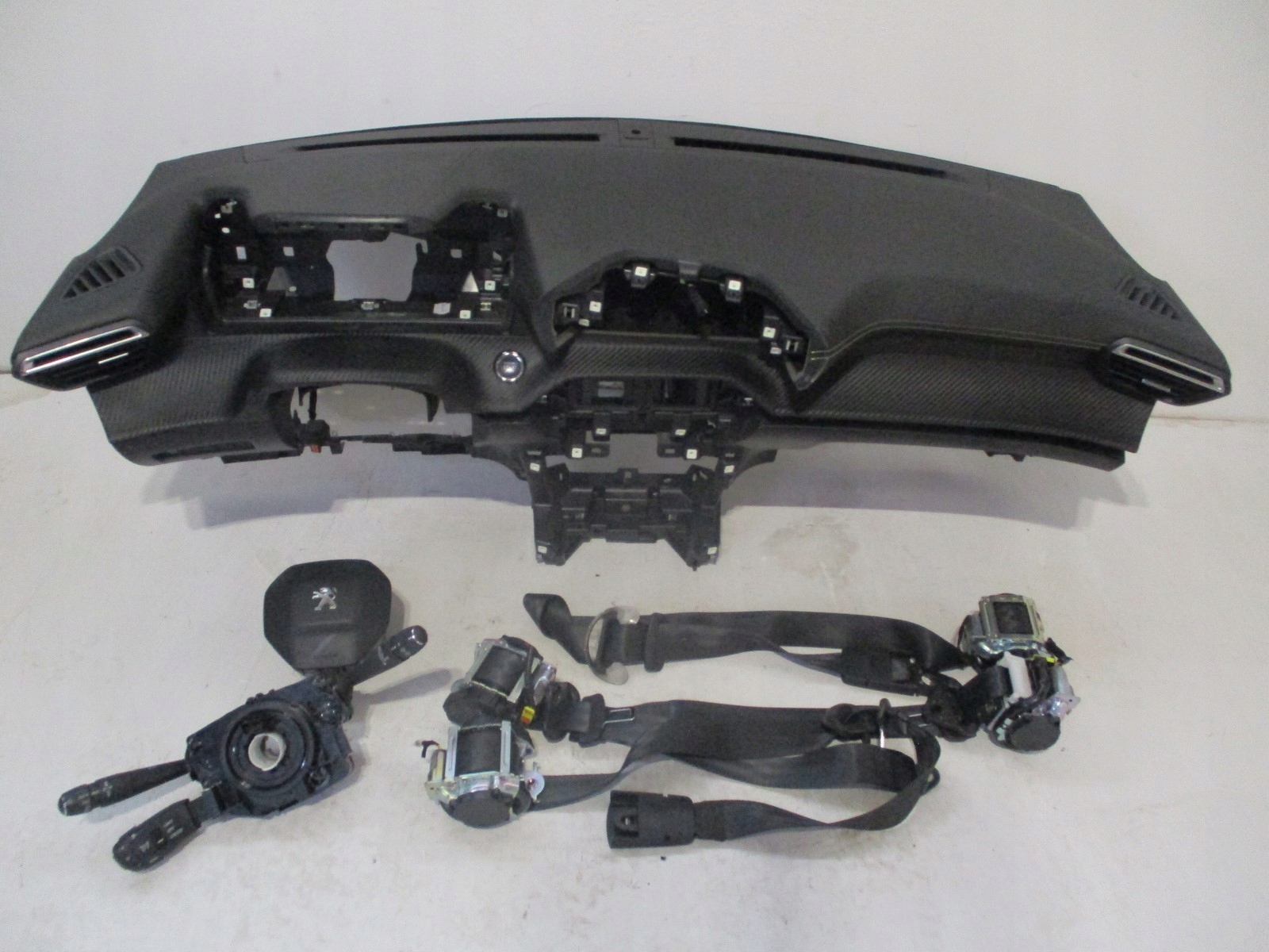 dashboard PEUGEOT 2008 GT KARBON