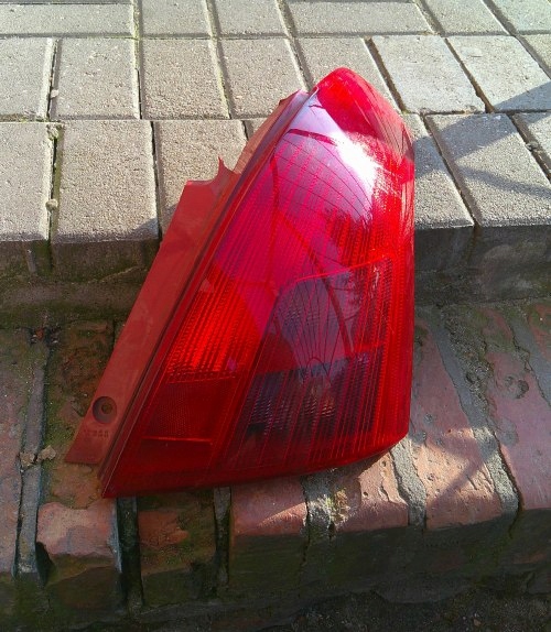 SUZUKI SWIFT III MK6 04-07 PRAWA TYLNA LAMPA ORYGINAŁ