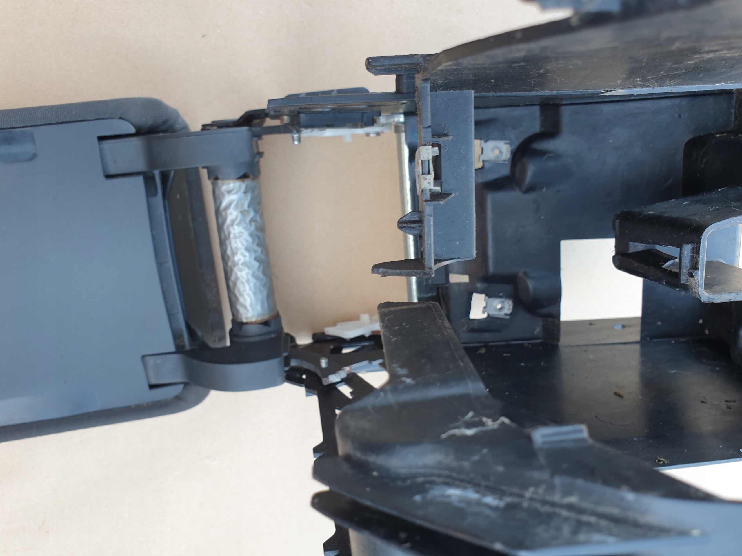 armrest adjustable TUNELU SRODKOWEGO VW GOLF V 1K OE EU