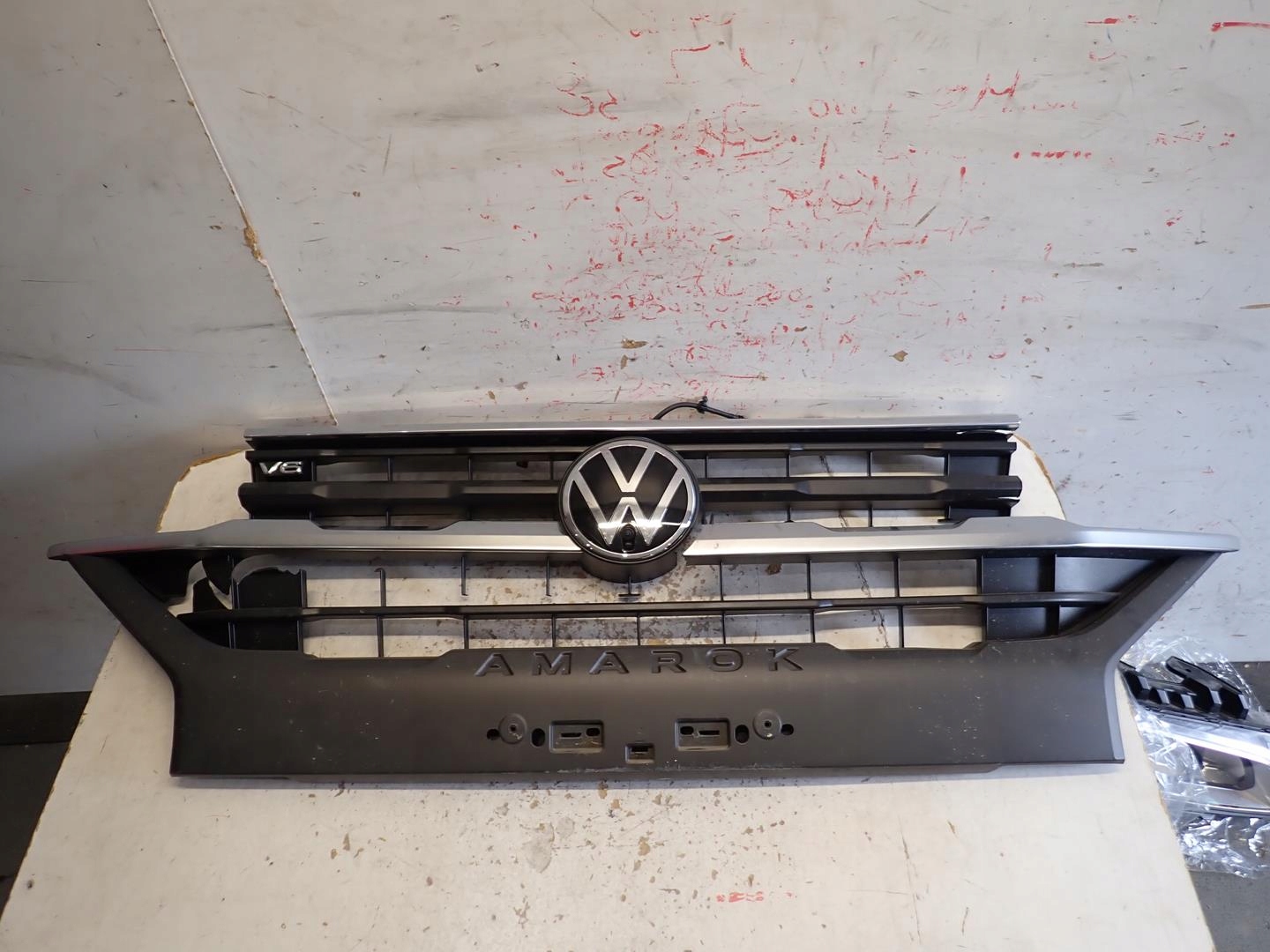 Grill VW AMAROK II 2023- kamera