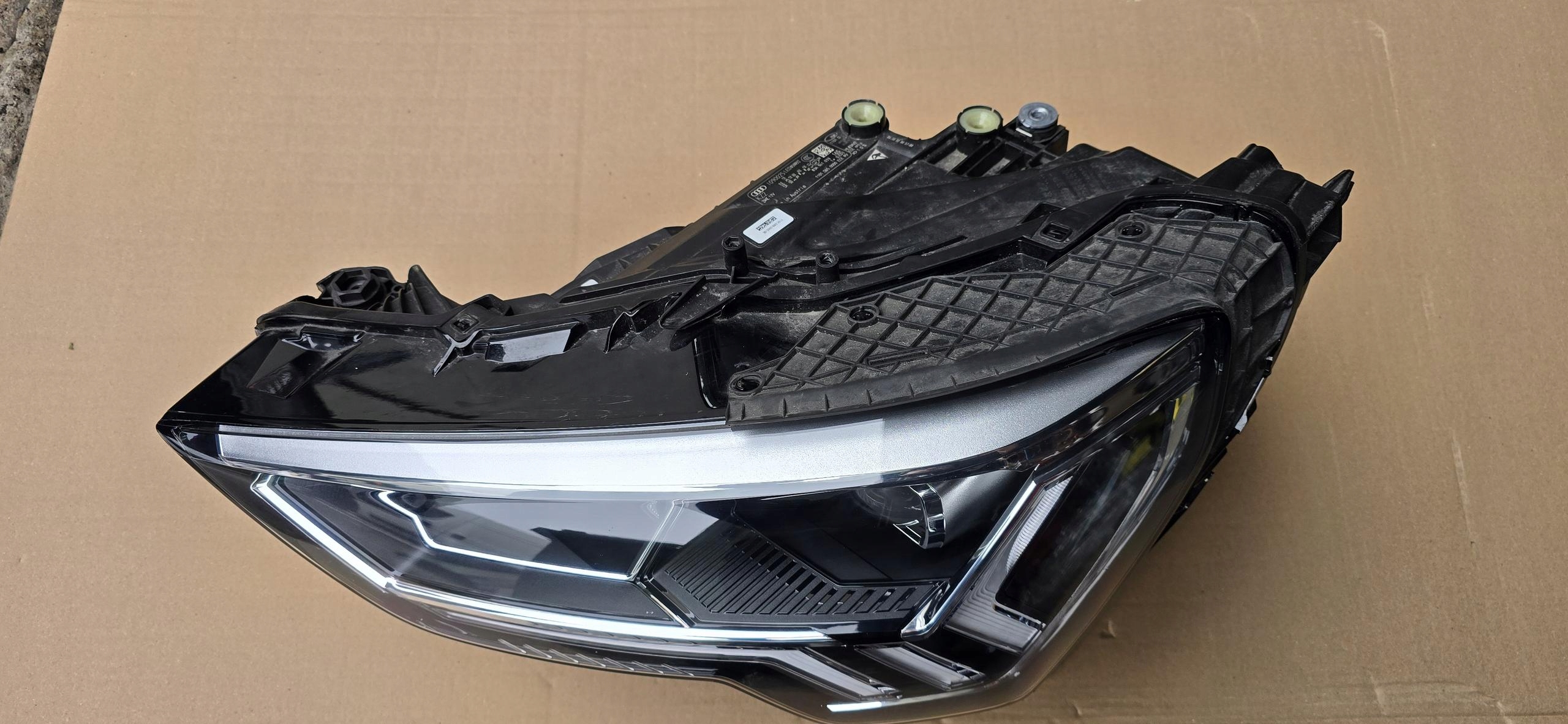 light front AUDI Q3 83A full led left
