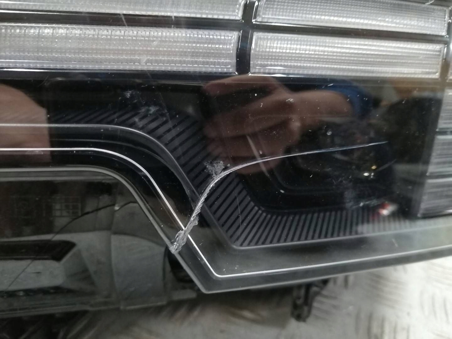 RR передняя левая volvo EX30 80000401