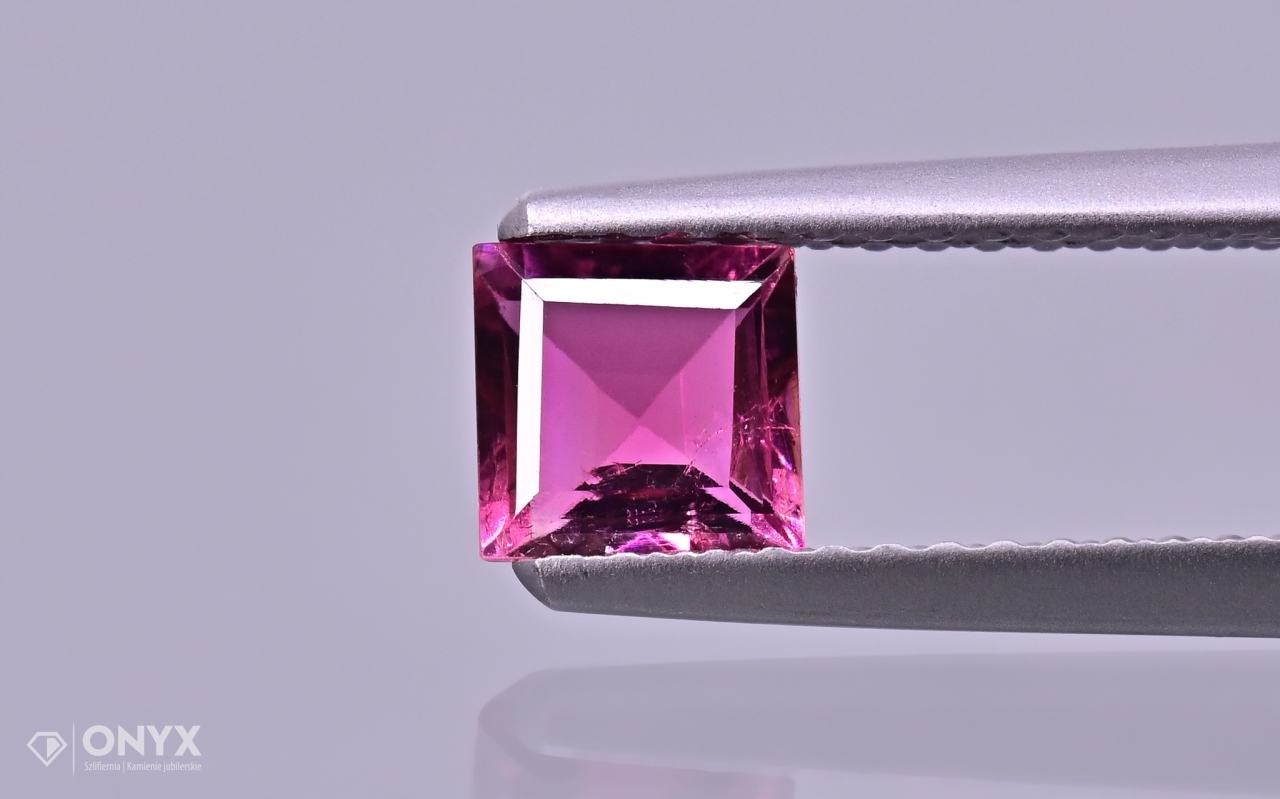 Turmalín fazetovaný čtverec 4,5x4,5 mm