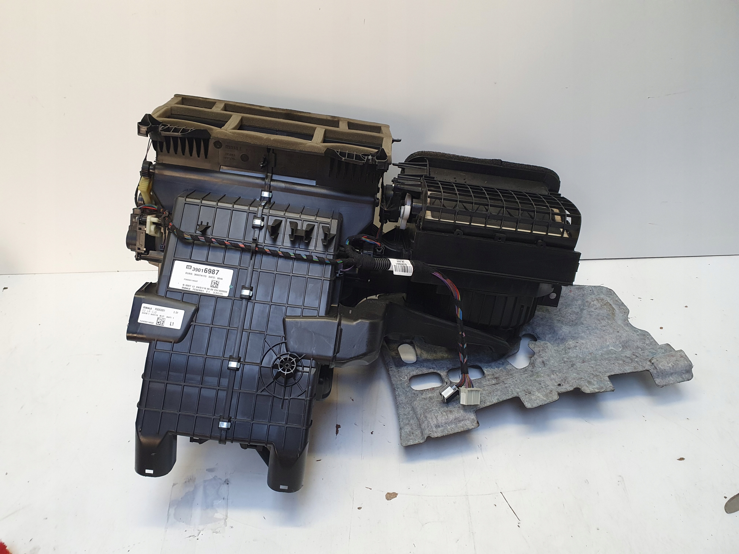 OPEL ASTRA K ОБІГРІВАЧ ПОВІТРОДУВКА 39016987 ЄВРОПА