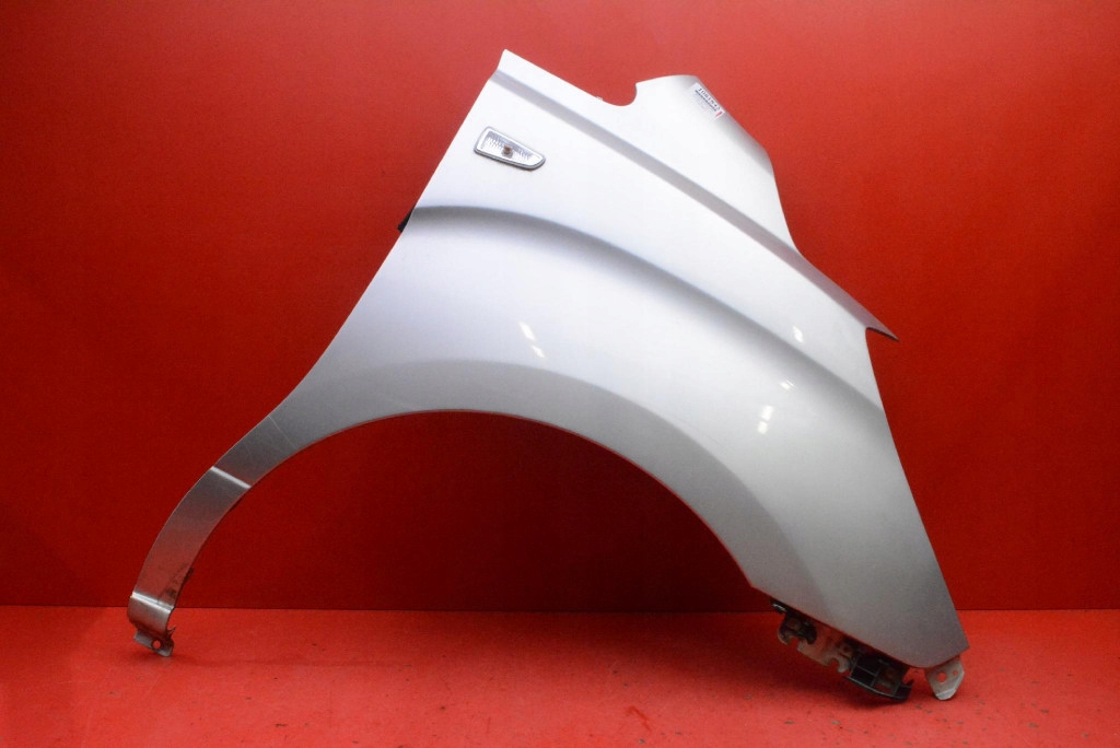 fender right front front NCA- SLEEK SILVER HYUNDAI H1 2 II i800 07-20