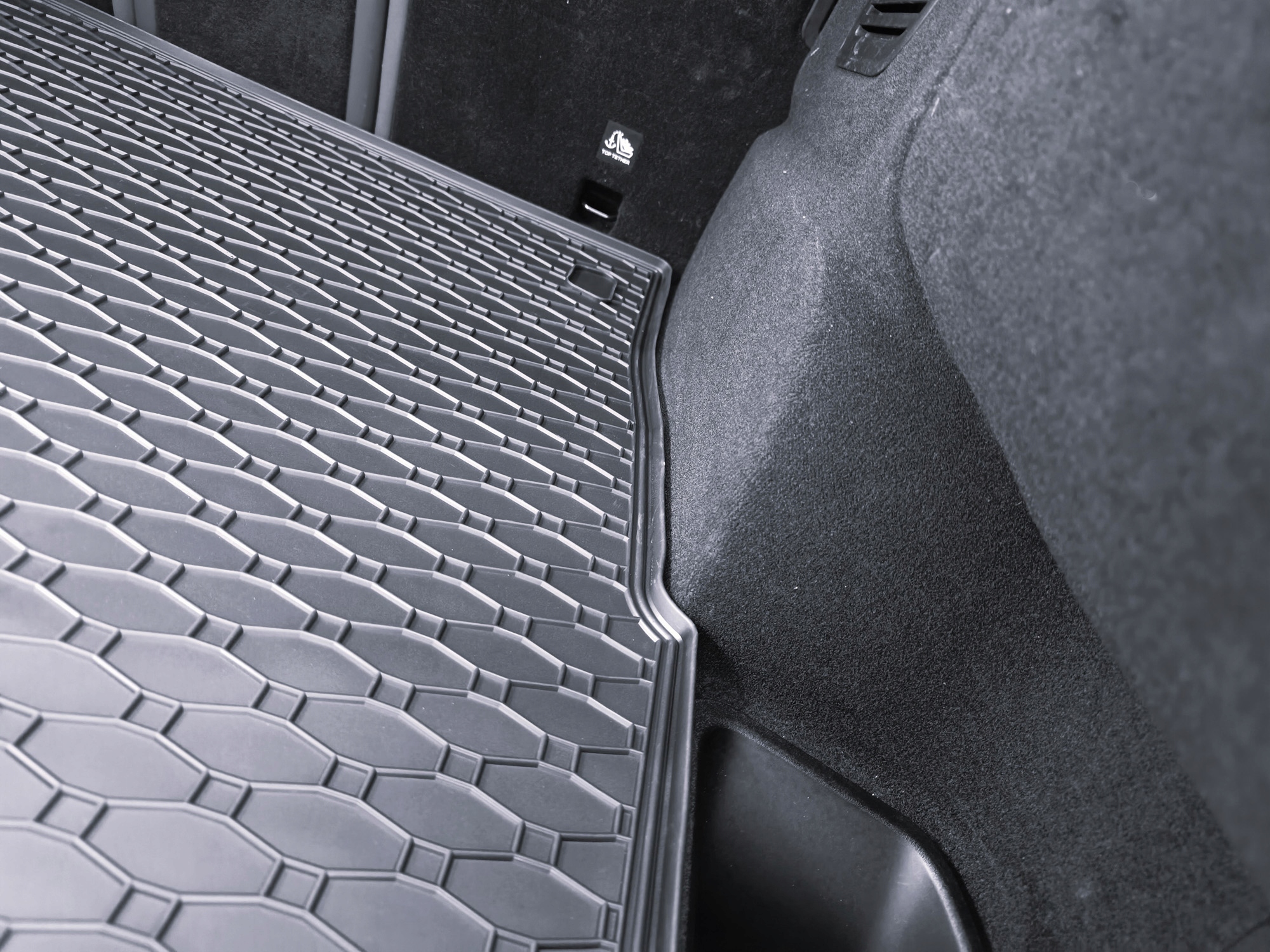 Zestaw dywaników do Alfa Romeo Stelvio od 2017 / od 2020 - dywaniki gumowe Numer katalogowy producenta 904208401004