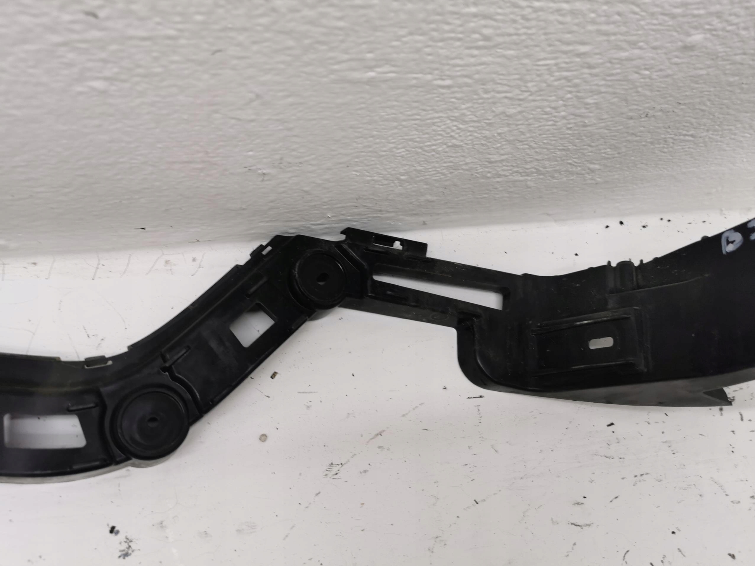 bumper bracket left rear part VW PASSAT B7 3AE807394A